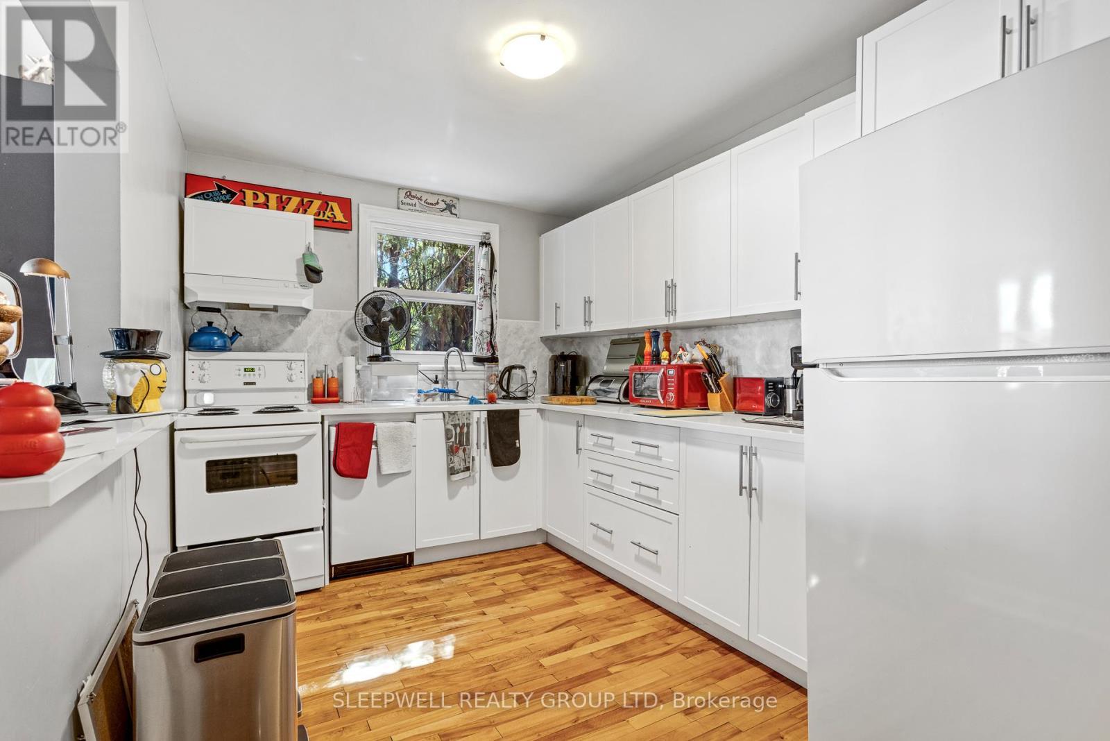 54 Centennial Boulevard, Ottawa, ON - Indoor Photo Showing Kitchen