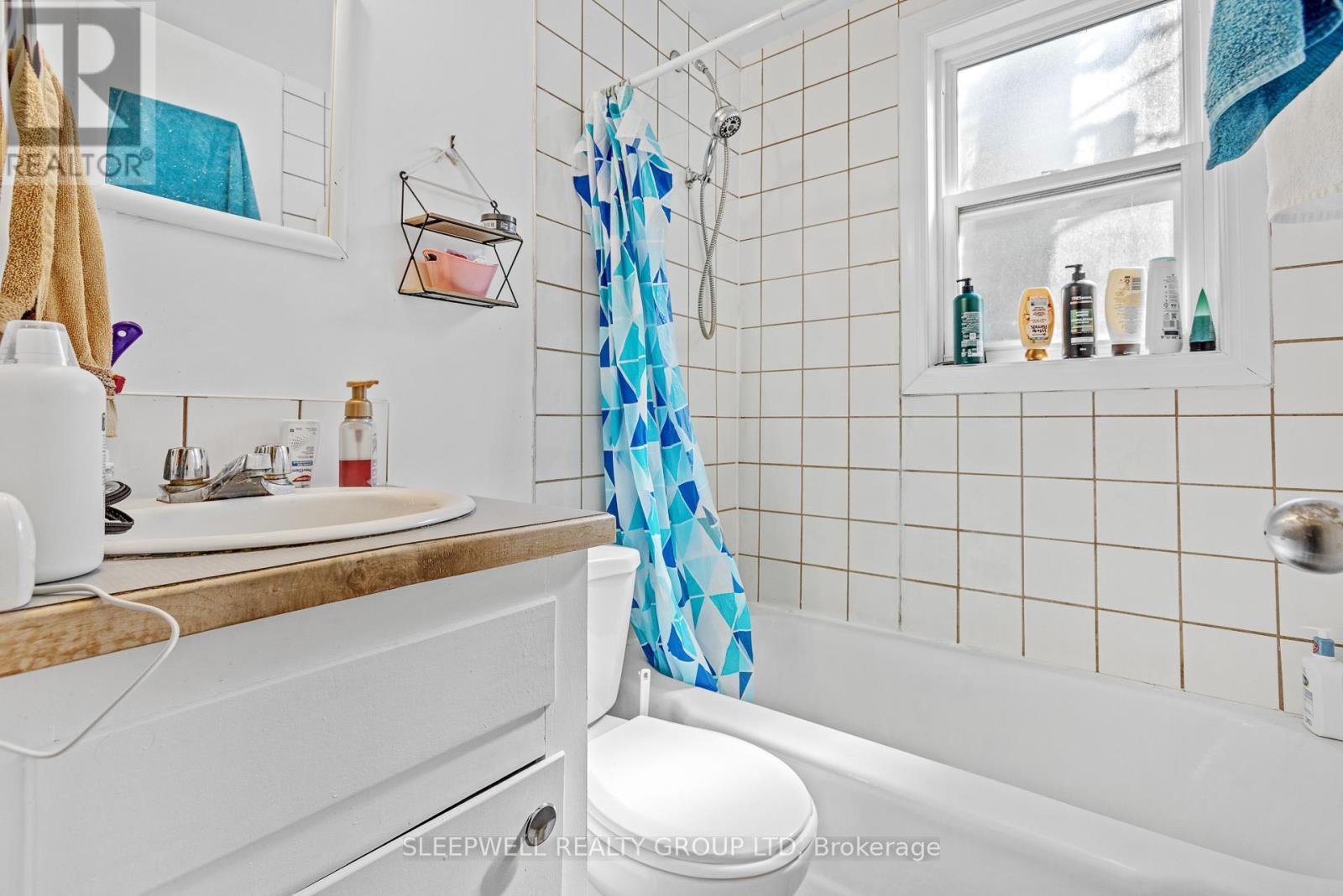 54 Centennial Boulevard, Ottawa, ON - Indoor Photo Showing Bathroom