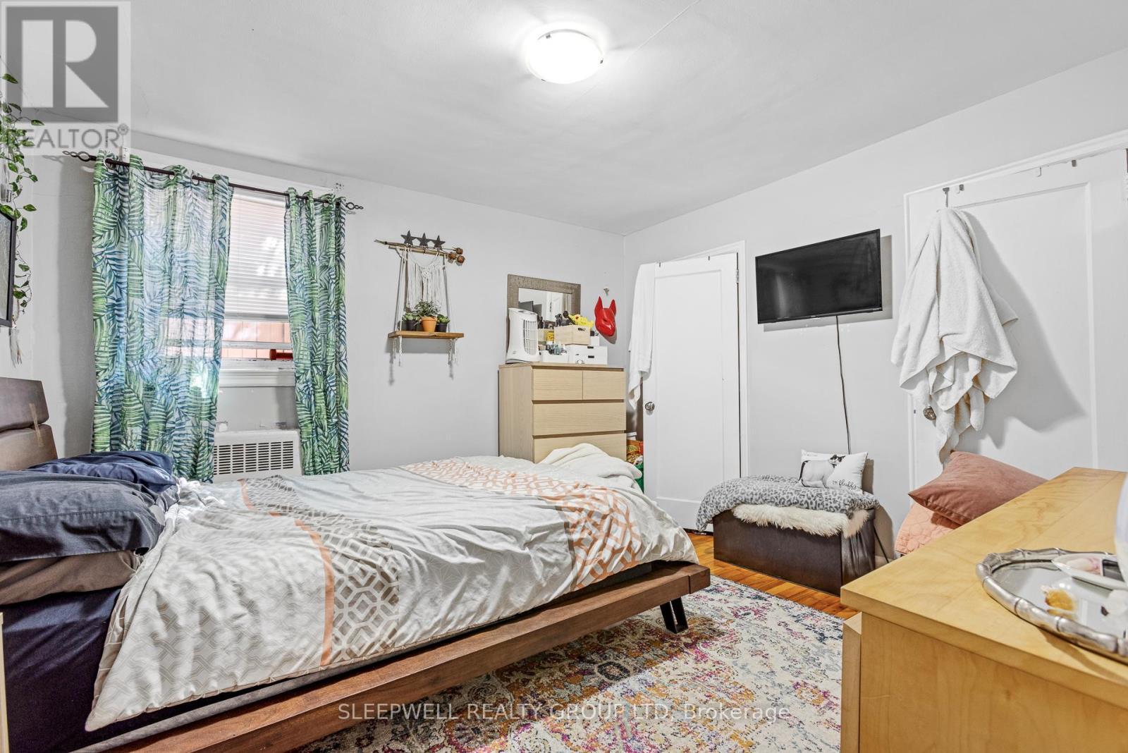 54 Centennial Boulevard, Ottawa, ON - Indoor Photo Showing Bedroom
