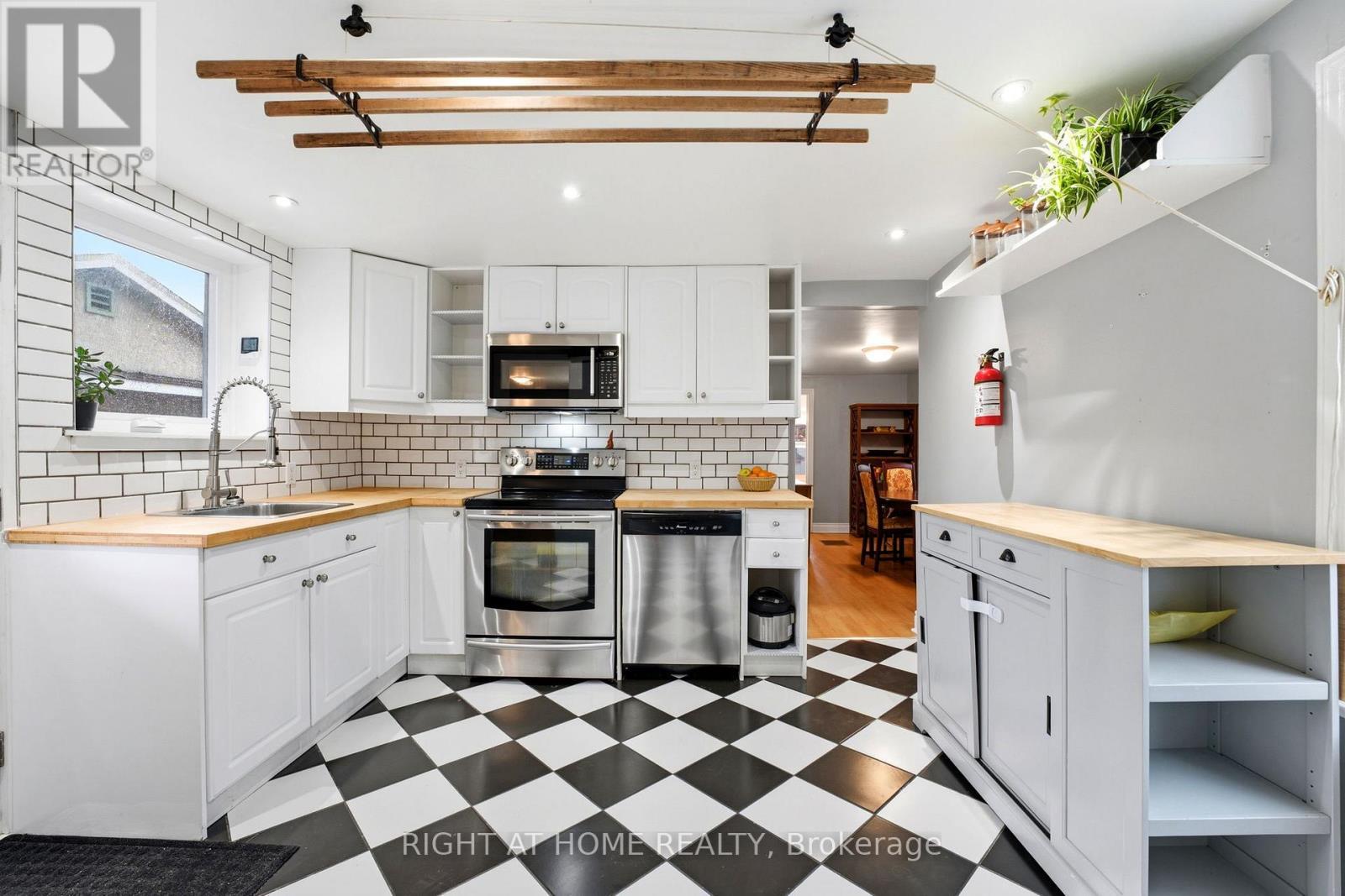 209 Marier Avenue, Ottawa, ON - Indoor Photo Showing Kitchen With Double Sink
