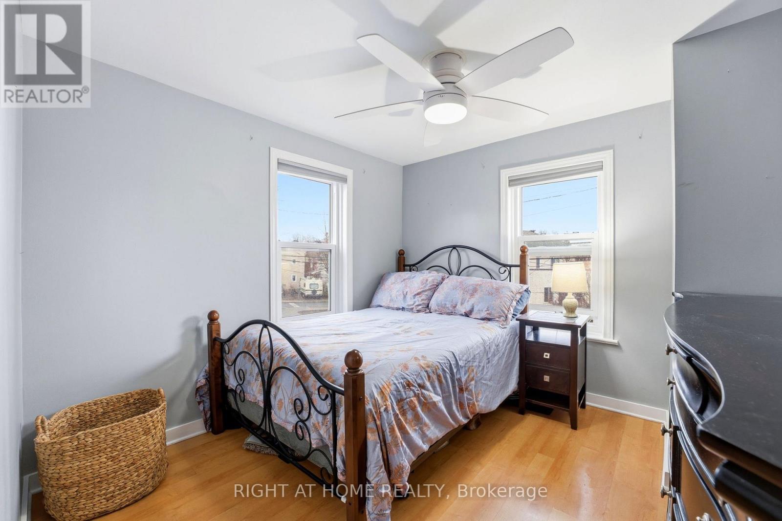 209 Marier Avenue, Ottawa, ON - Indoor Photo Showing Bedroom