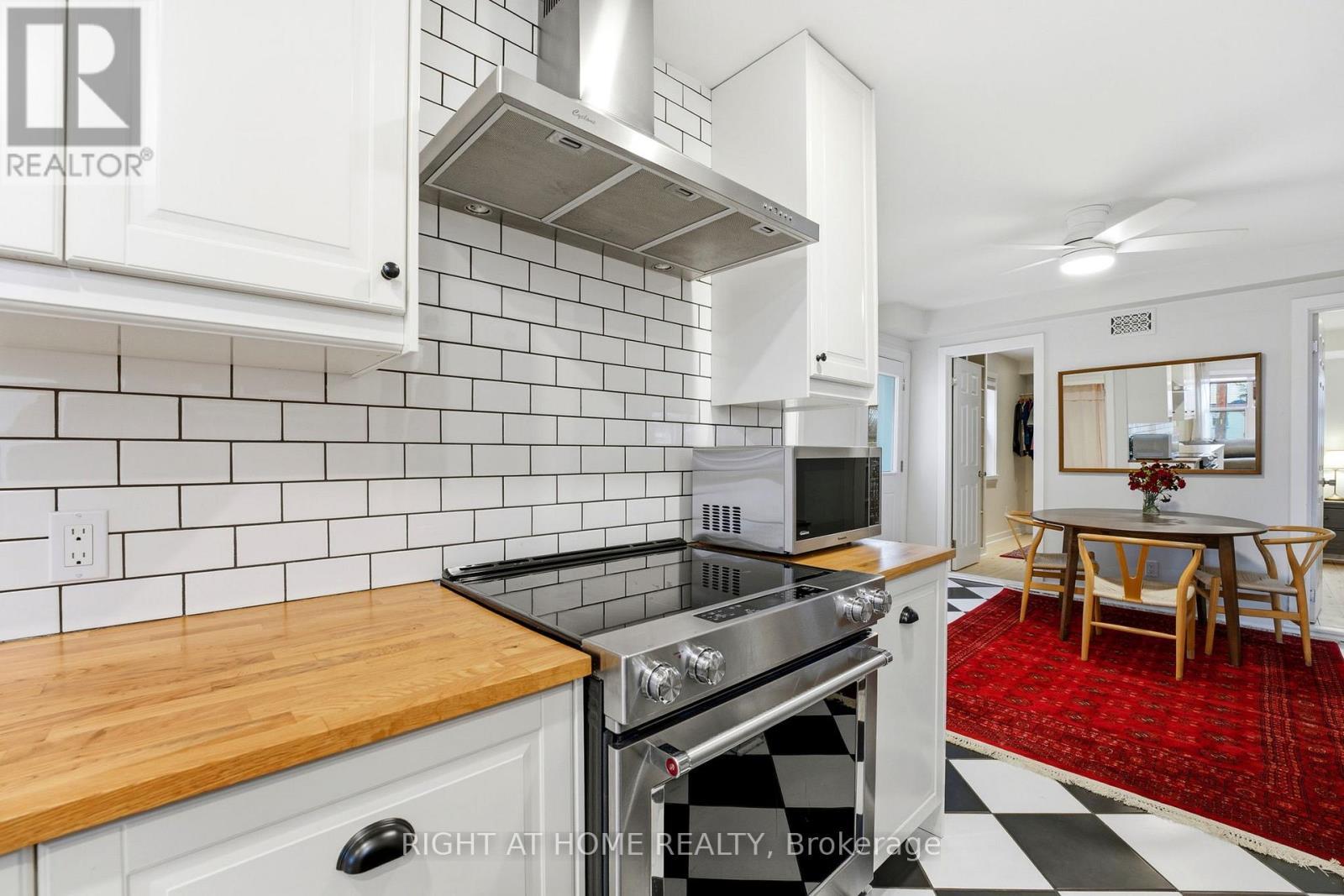 209 Marier Avenue, Ottawa, ON - Indoor Photo Showing Kitchen