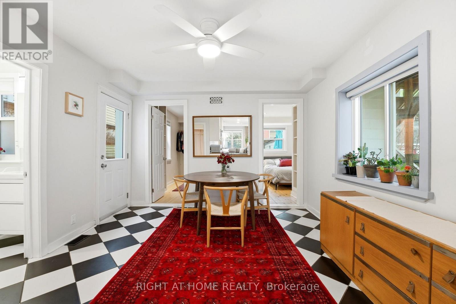 209 Marier Avenue, Ottawa, ON - Indoor Photo Showing Dining Room