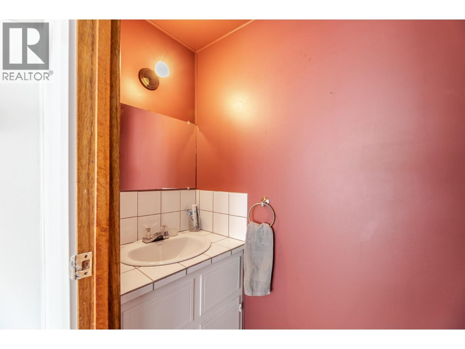 12009 Giants Head Road, Summerland, BC - Indoor Photo Showing Bathroom