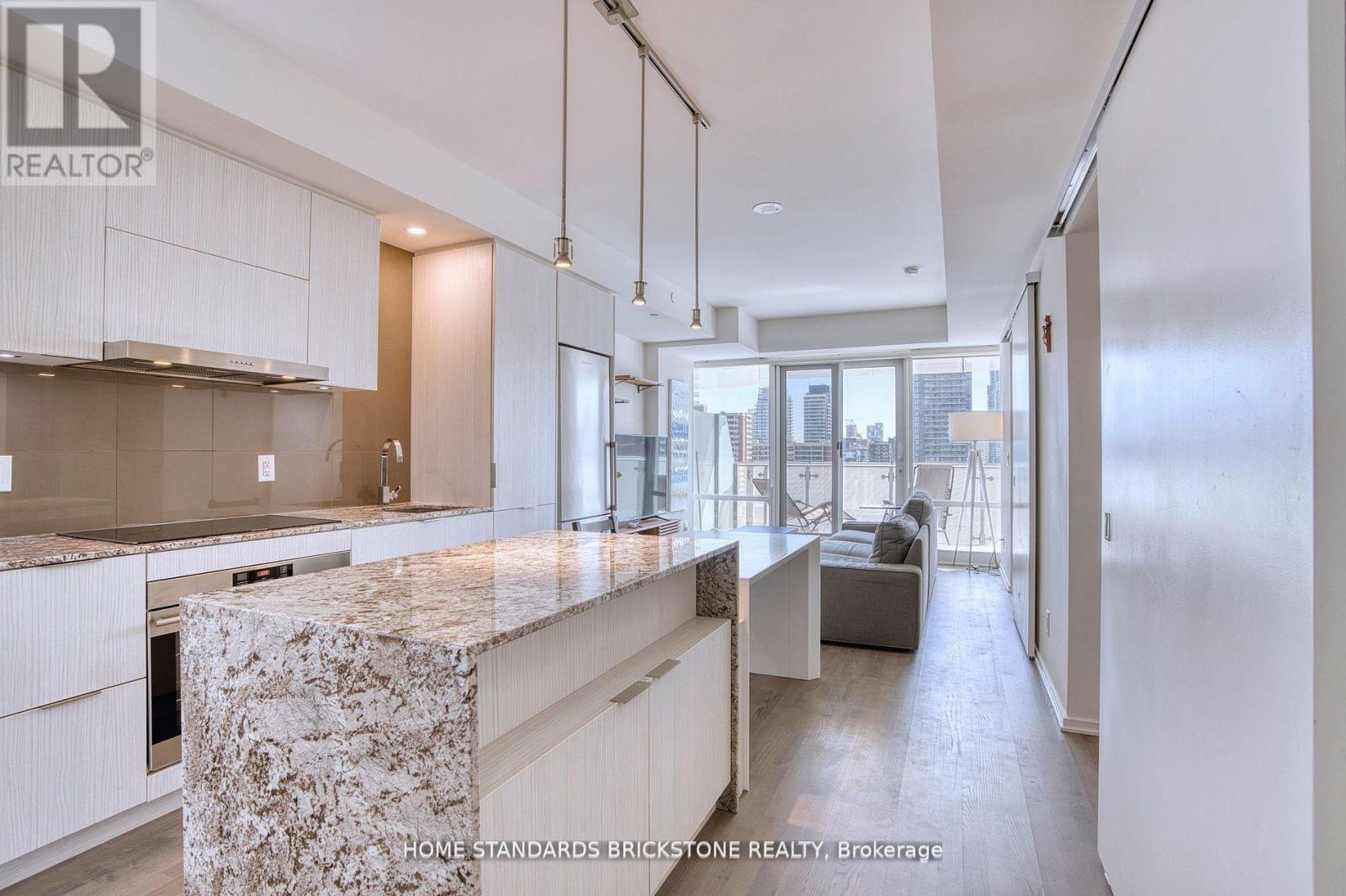 1306 - 1 Bloor Street E, Toronto, ON - Indoor Photo Showing Kitchen With Upgraded Kitchen