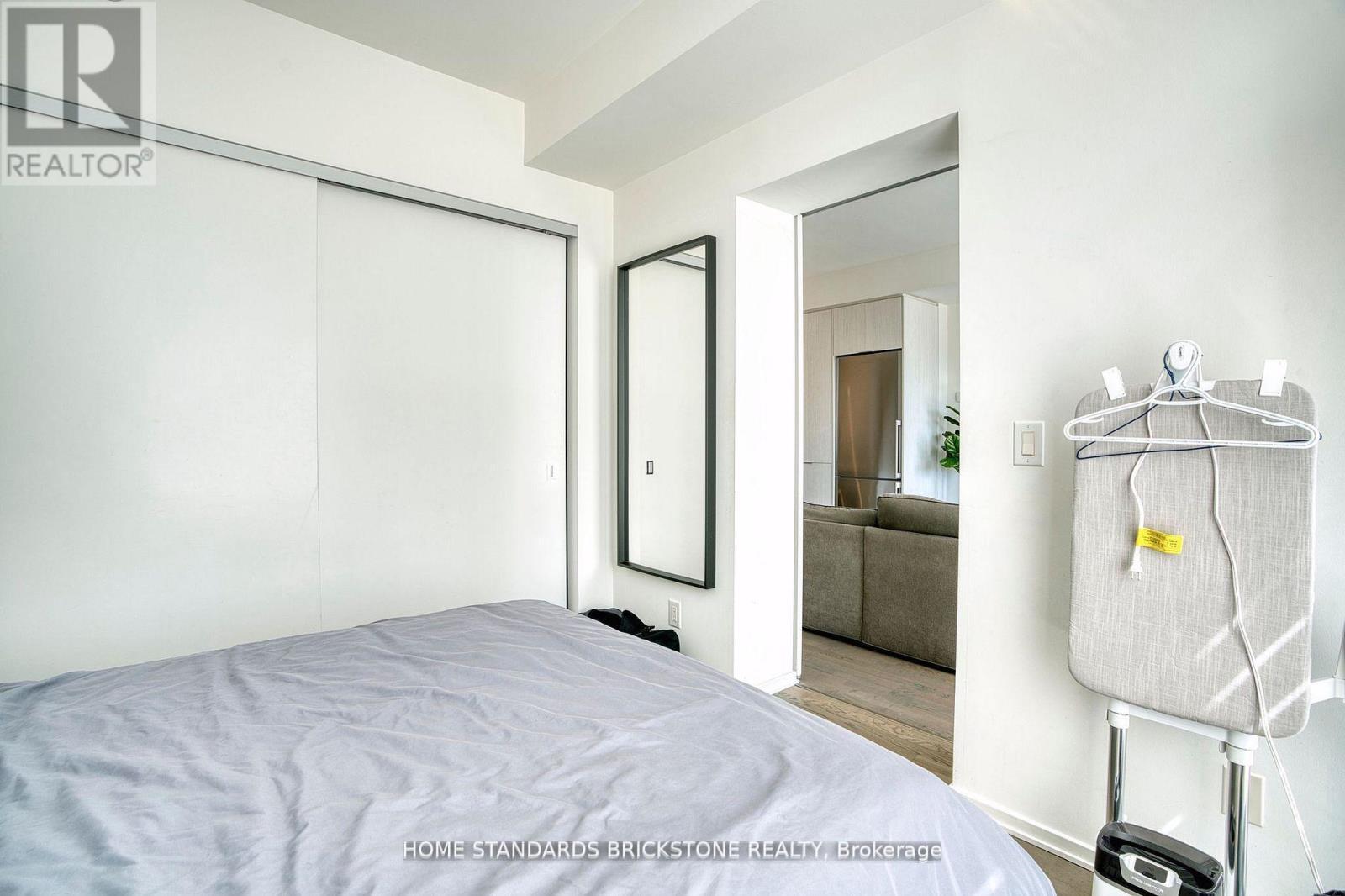 1306 - 1 Bloor Street E, Toronto, ON - Indoor Photo Showing Bedroom
