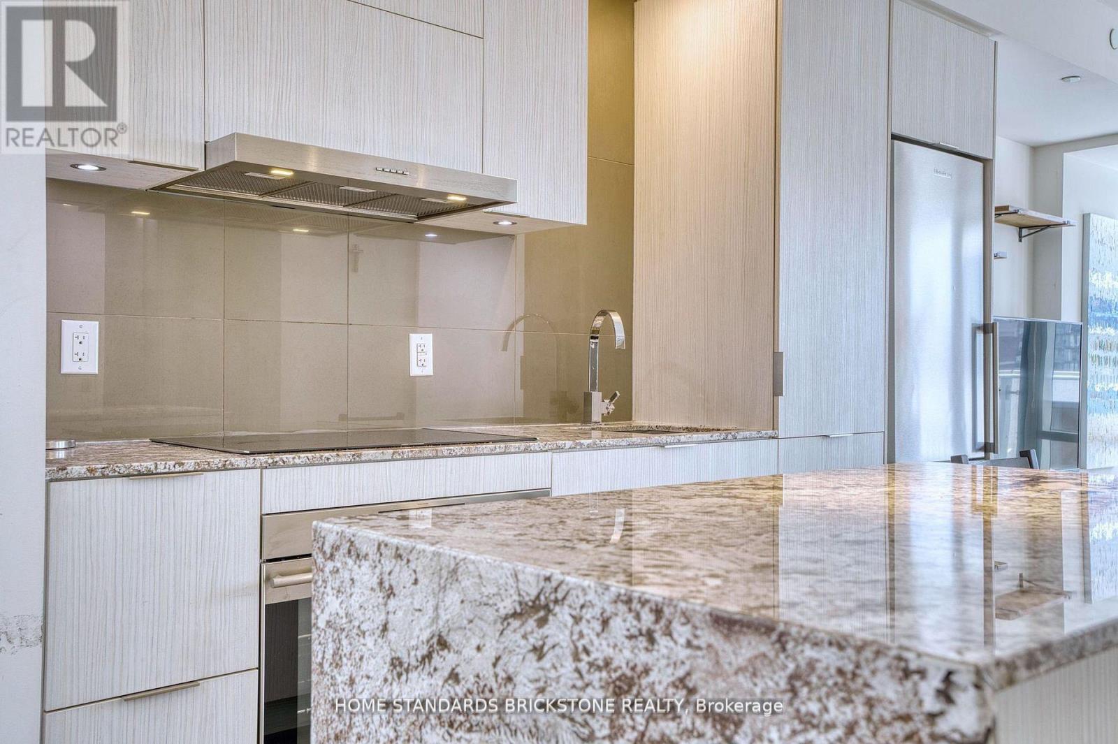 1306 - 1 Bloor Street E, Toronto, ON - Indoor Photo Showing Kitchen