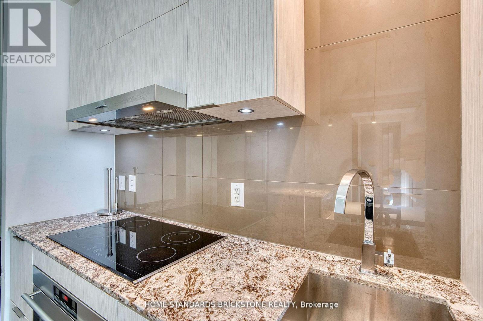 1306 - 1 Bloor Street E, Toronto, ON - Indoor Photo Showing Kitchen With Upgraded Kitchen