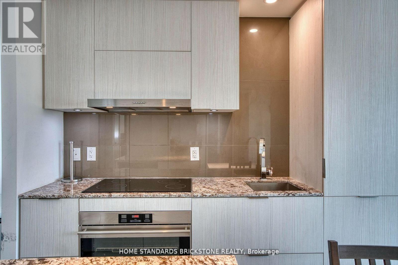 1306 - 1 Bloor Street E, Toronto, ON - Indoor Photo Showing Kitchen
