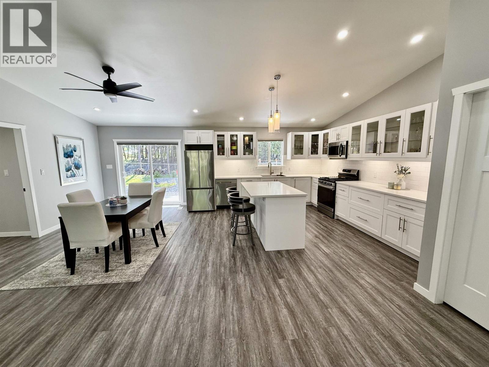 4985 Kyllo Road, 108 Mile Ranch, BC - Indoor