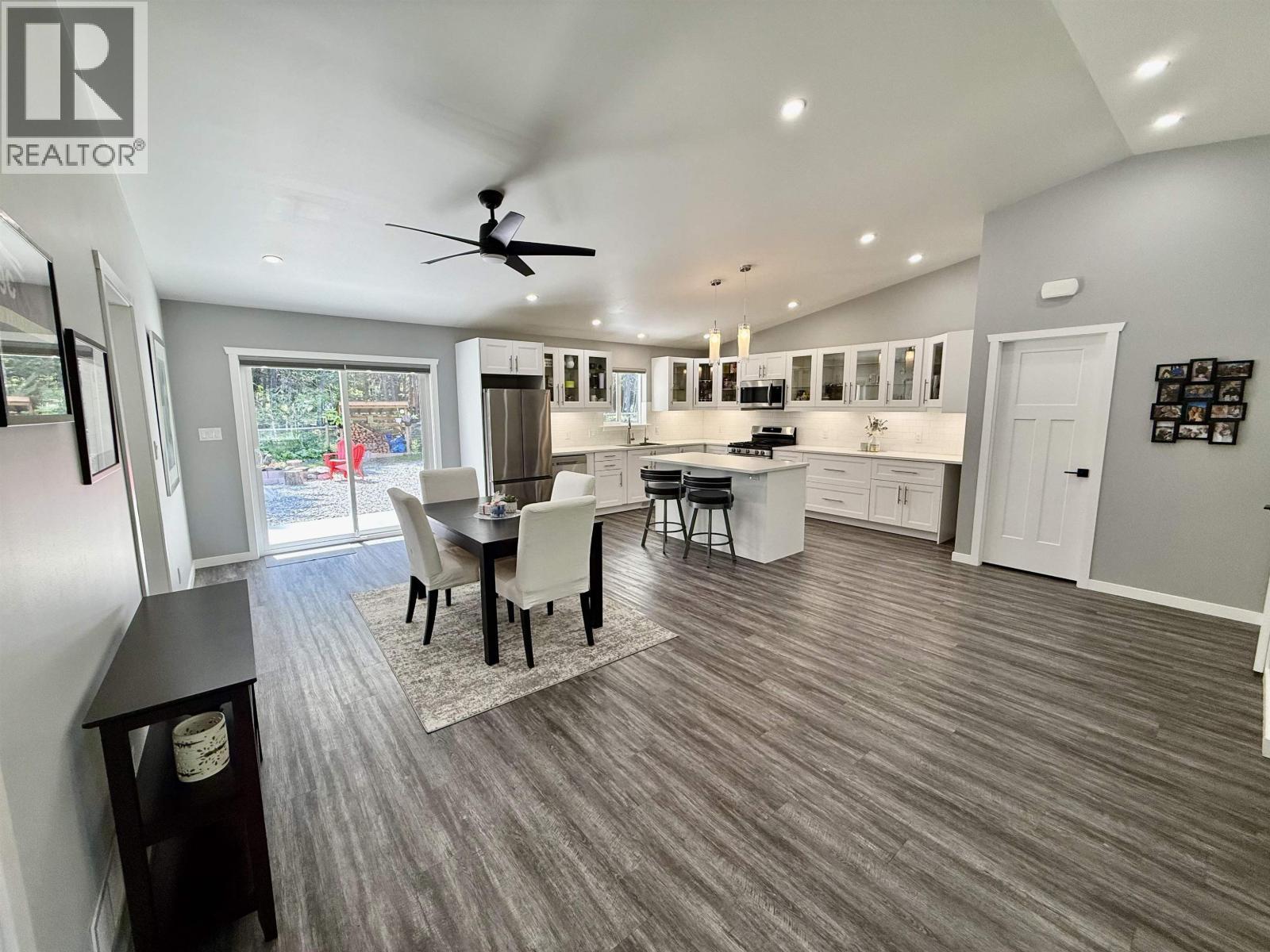4985 Kyllo Road, 108 Mile Ranch, BC - Indoor