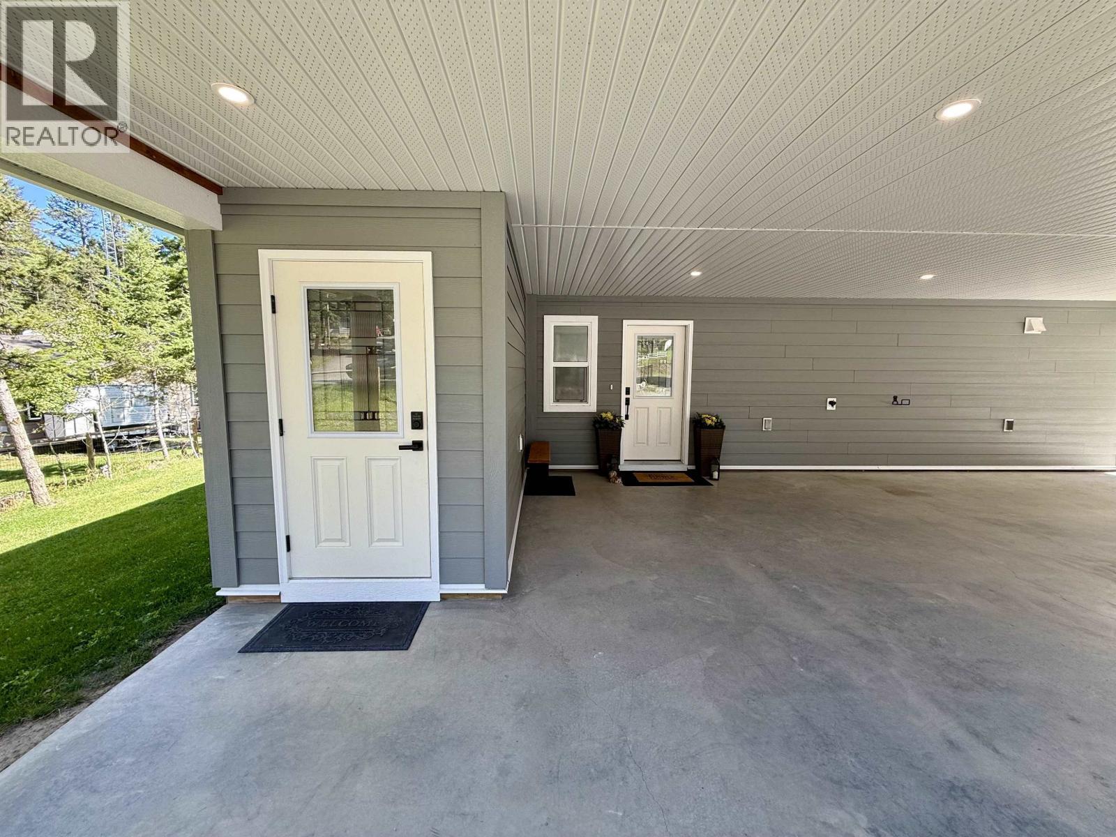 4985 Kyllo Road, 108 Mile Ranch, BC - Outdoor With Exterior