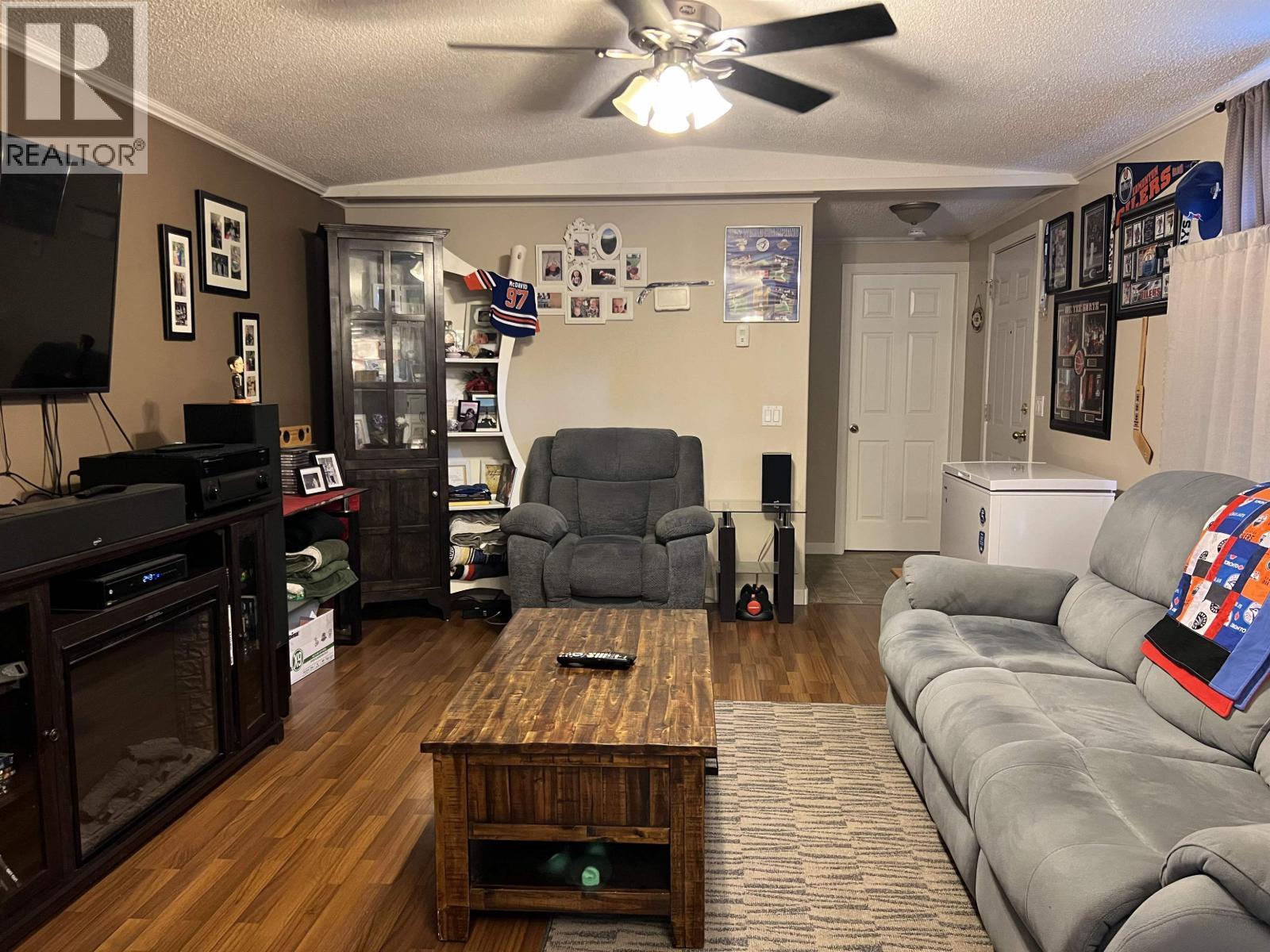 5514 Hepting Road, Prince George, BC - Indoor Photo Showing Living Room