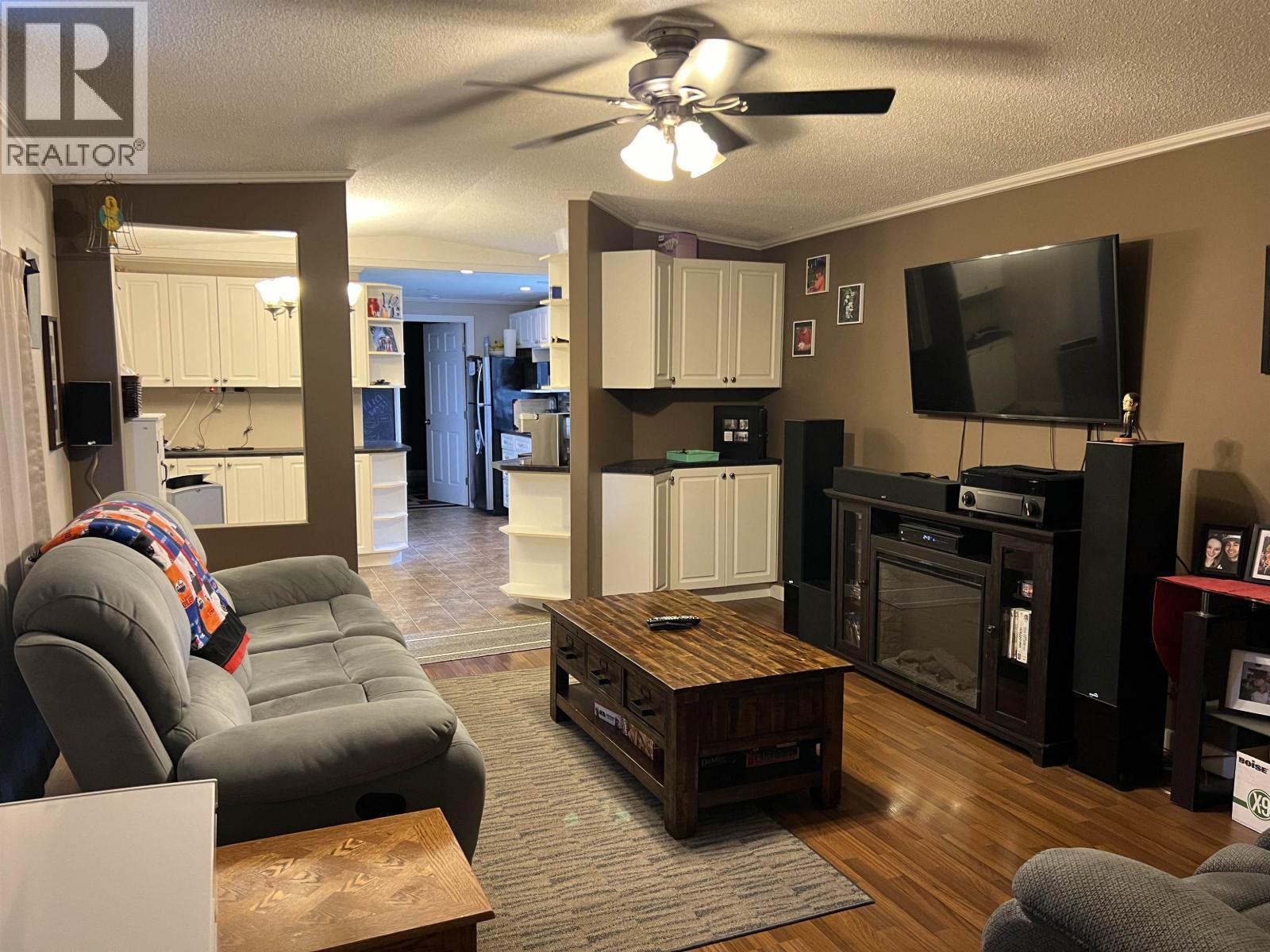 5514 Hepting Road, Prince George, BC - Indoor Photo Showing Living Room