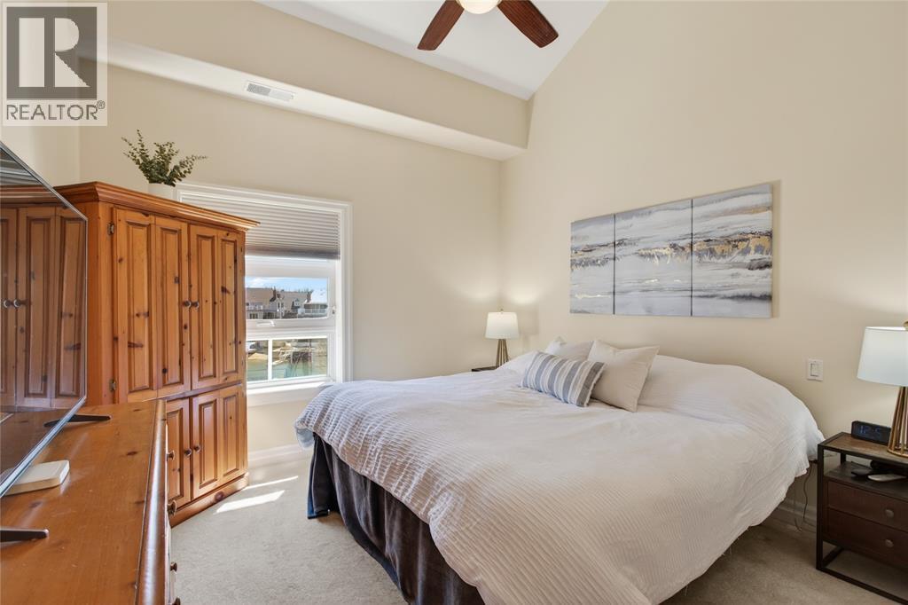 1550 Venetian Boulevard Unit# 310, Point Edward, ON - Indoor Photo Showing Bedroom