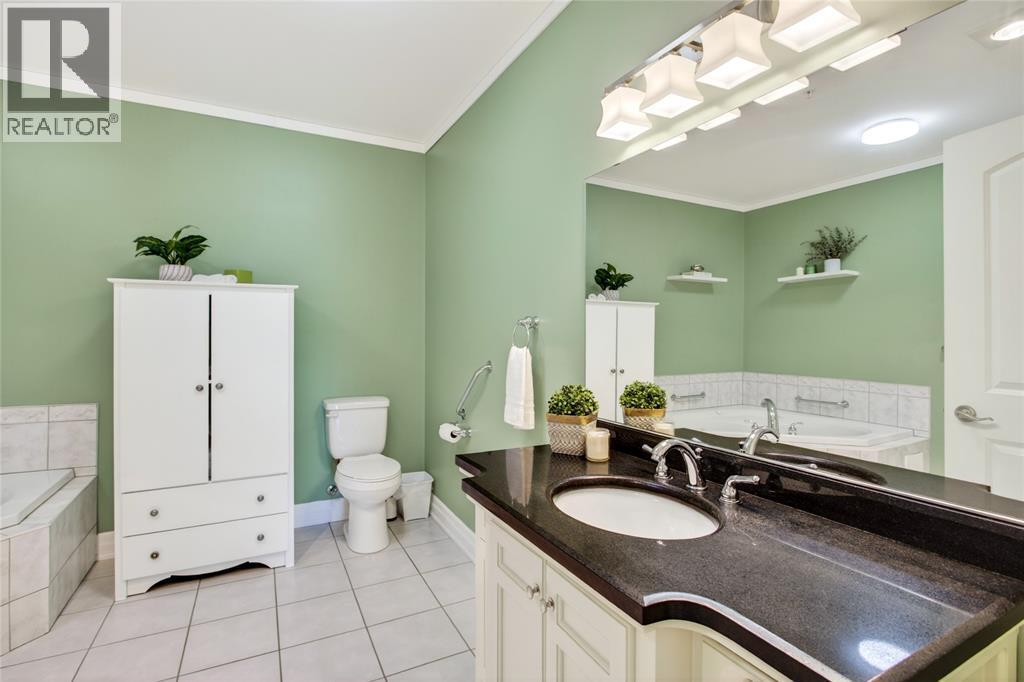 1550 Venetian Boulevard Unit# 310, Point Edward, ON - Indoor Photo Showing Bathroom