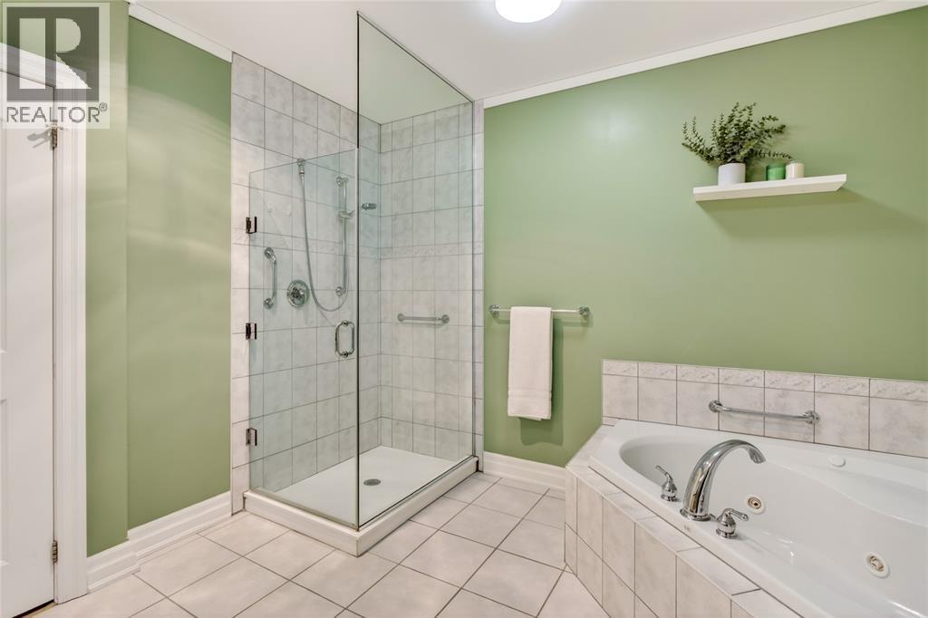 1550 Venetian Boulevard Unit# 310, Point Edward, ON - Indoor Photo Showing Bathroom
