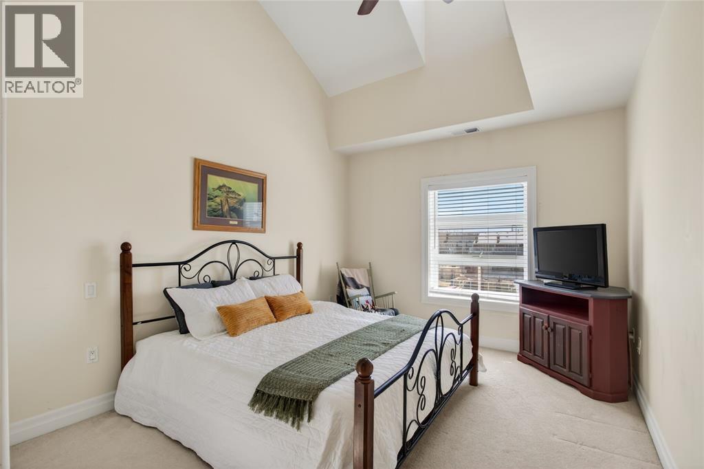 1550 Venetian Boulevard Unit# 310, Point Edward, ON - Indoor Photo Showing Bedroom
