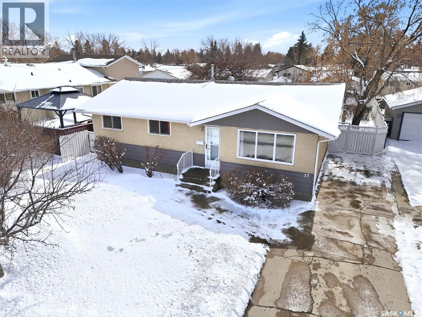 17 Churchill Drive, Saskatoon, SK - Outdoor
