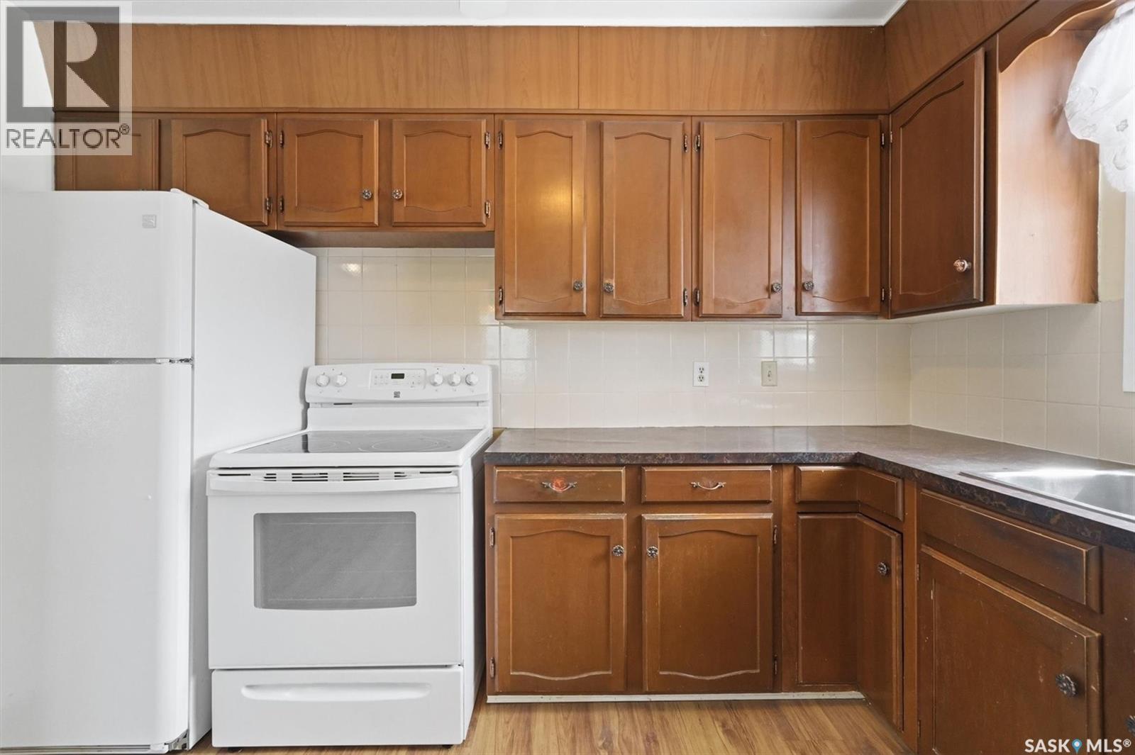 17 Churchill Drive, Saskatoon, SK - Indoor Photo Showing Kitchen