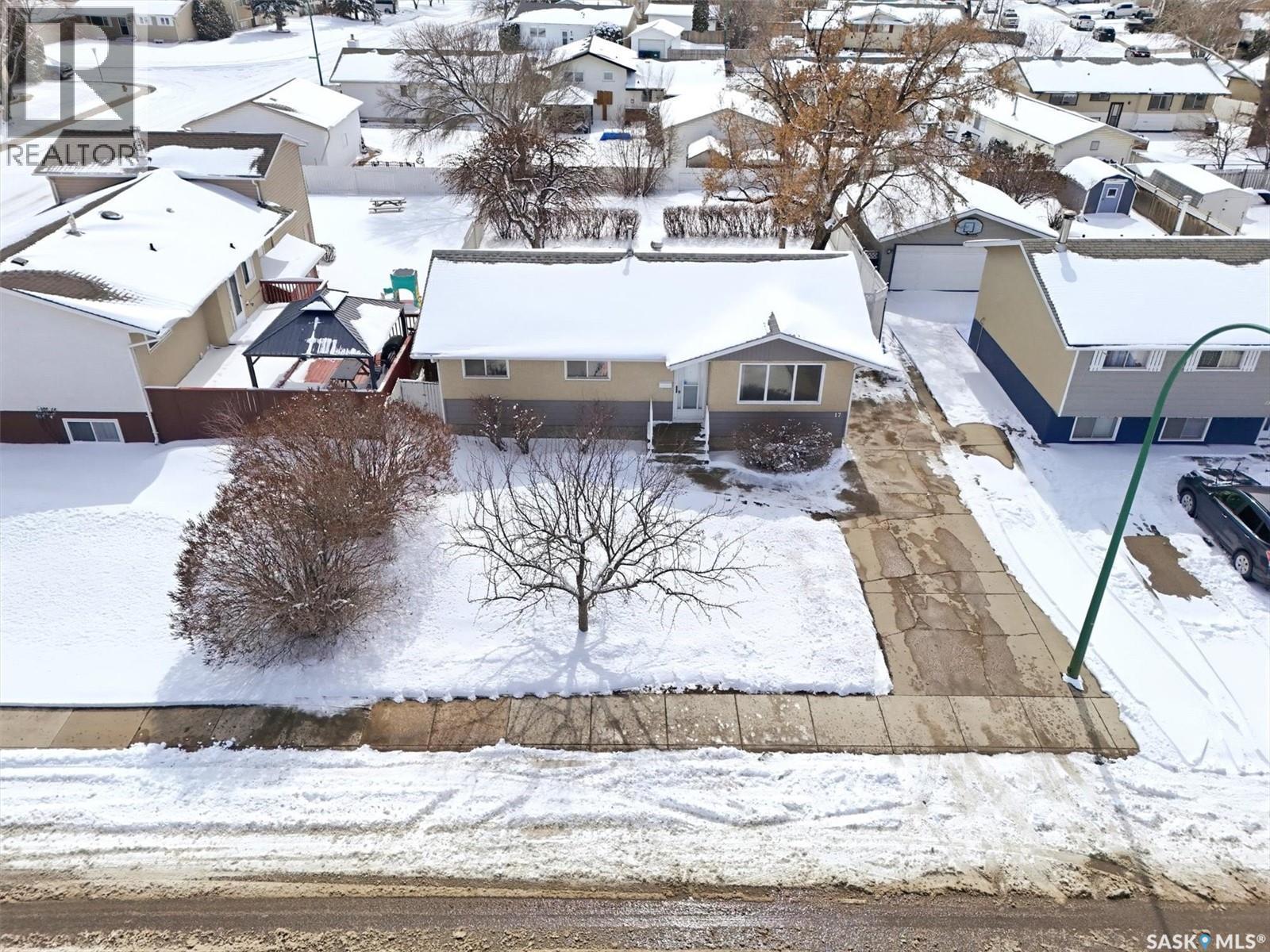 17 Churchill Drive, Saskatoon, SK - Outdoor