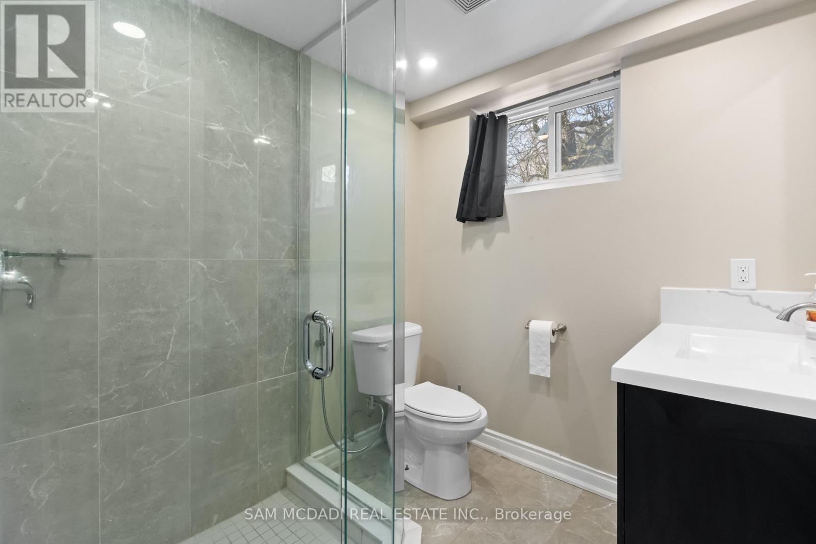 1821 Christopher Road, Mississauga, ON - Indoor Photo Showing Bathroom