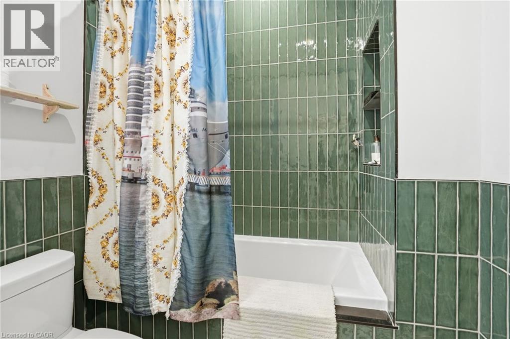 472 Barton Street E Unit# Upper, Hamilton, ON - Indoor Photo Showing Bathroom