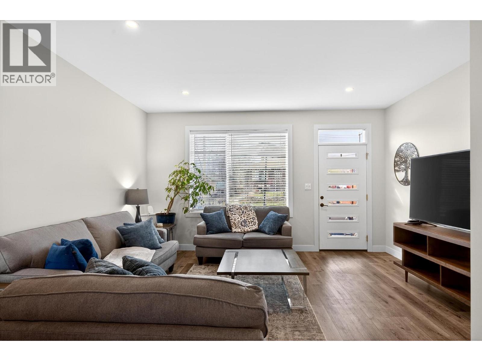 3405 16 Avenue Unit# 3, Vernon, BC - Indoor Photo Showing Living Room