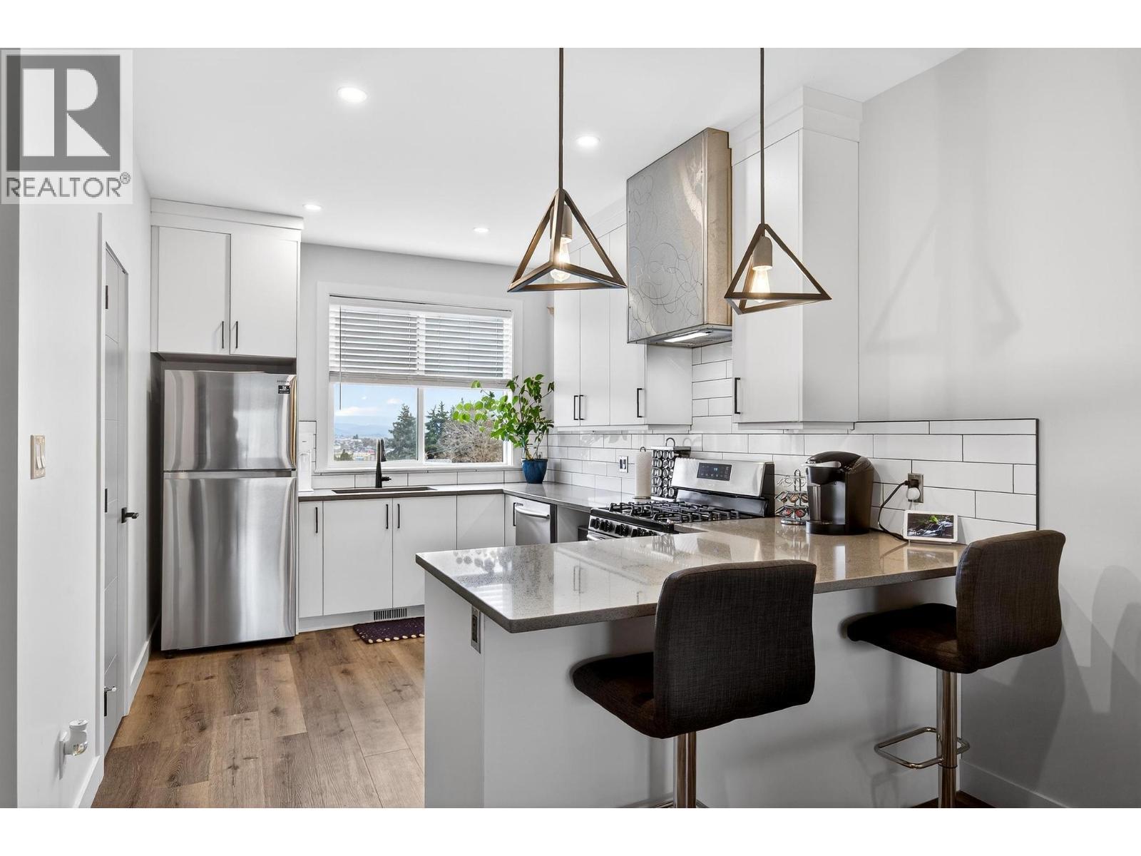 3405 16 Avenue Unit# 3, Vernon, BC - Indoor Photo Showing Kitchen With Upgraded Kitchen