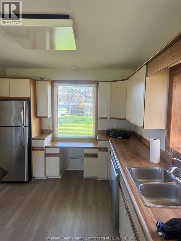 11506 Riverside, Windsor, ON - Indoor Photo Showing Kitchen With Double Sink