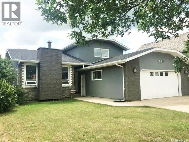 787 Brimacombe Drive, Weyburn, SK - Outdoor