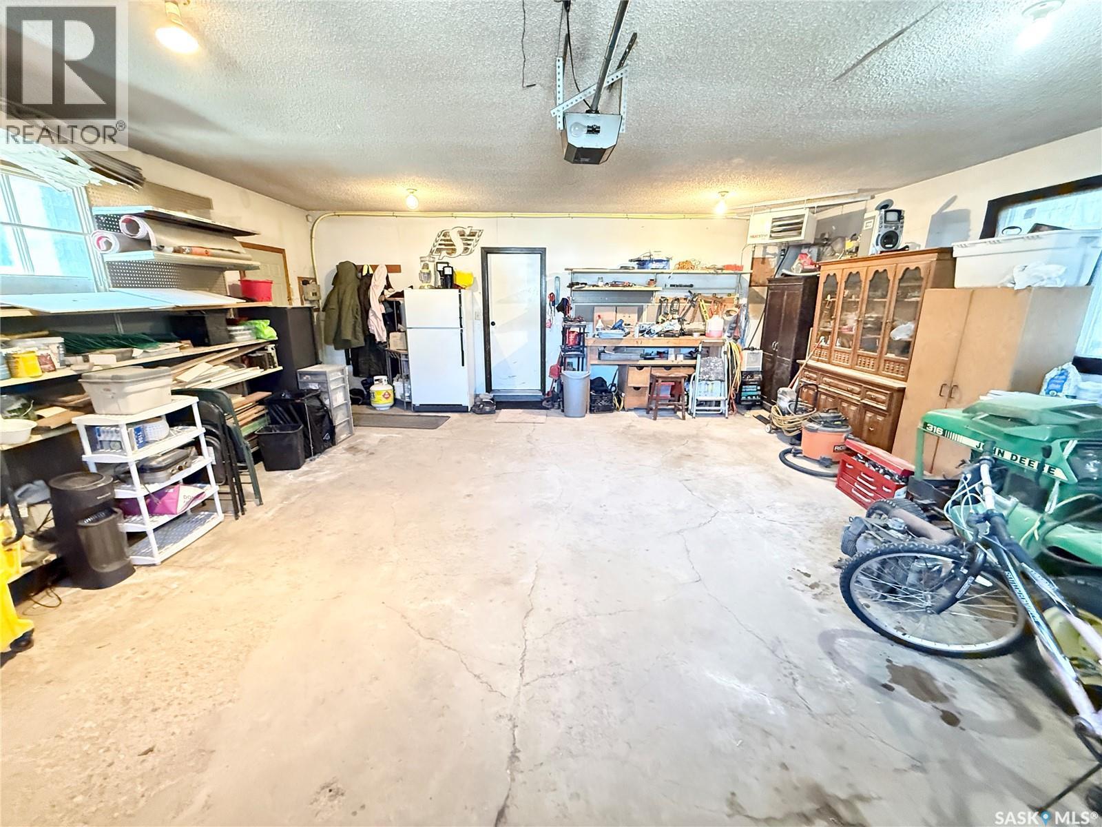 787 Brimacombe Drive, Weyburn, SK - Indoor Photo Showing Garage