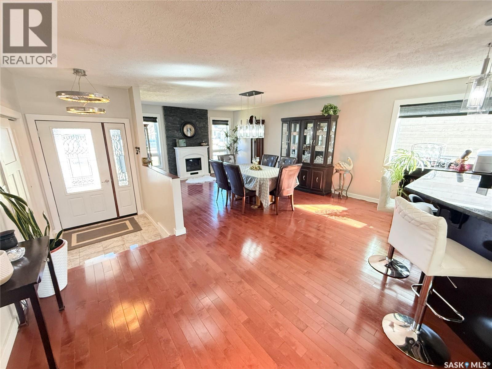 787 Brimacombe Drive, Weyburn, SK - Indoor Photo Showing Dining Room