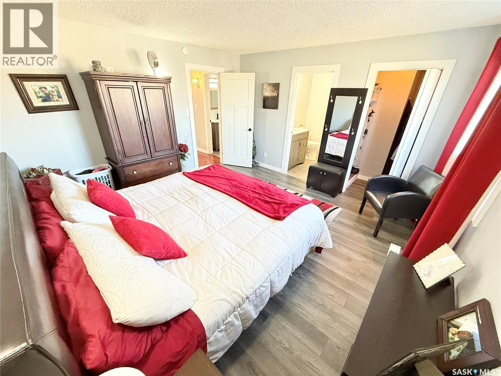 787 Brimacombe Drive, Weyburn, SK - Indoor Photo Showing Bedroom