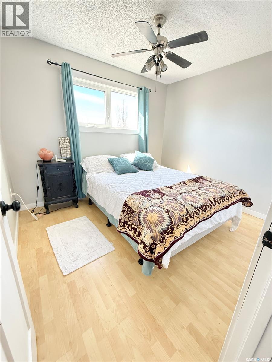787 Brimacombe Drive, Weyburn, SK - Indoor Photo Showing Bedroom
