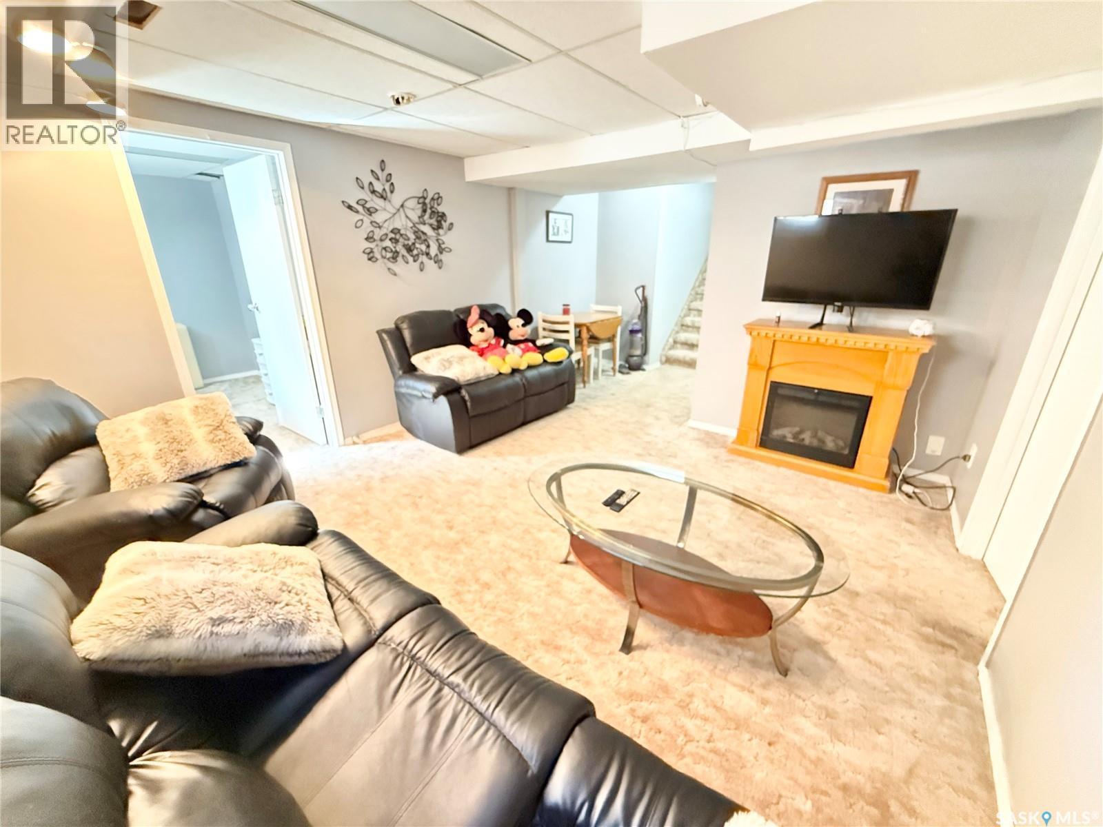 787 Brimacombe Drive, Weyburn, SK - Indoor Photo Showing Living Room With Fireplace