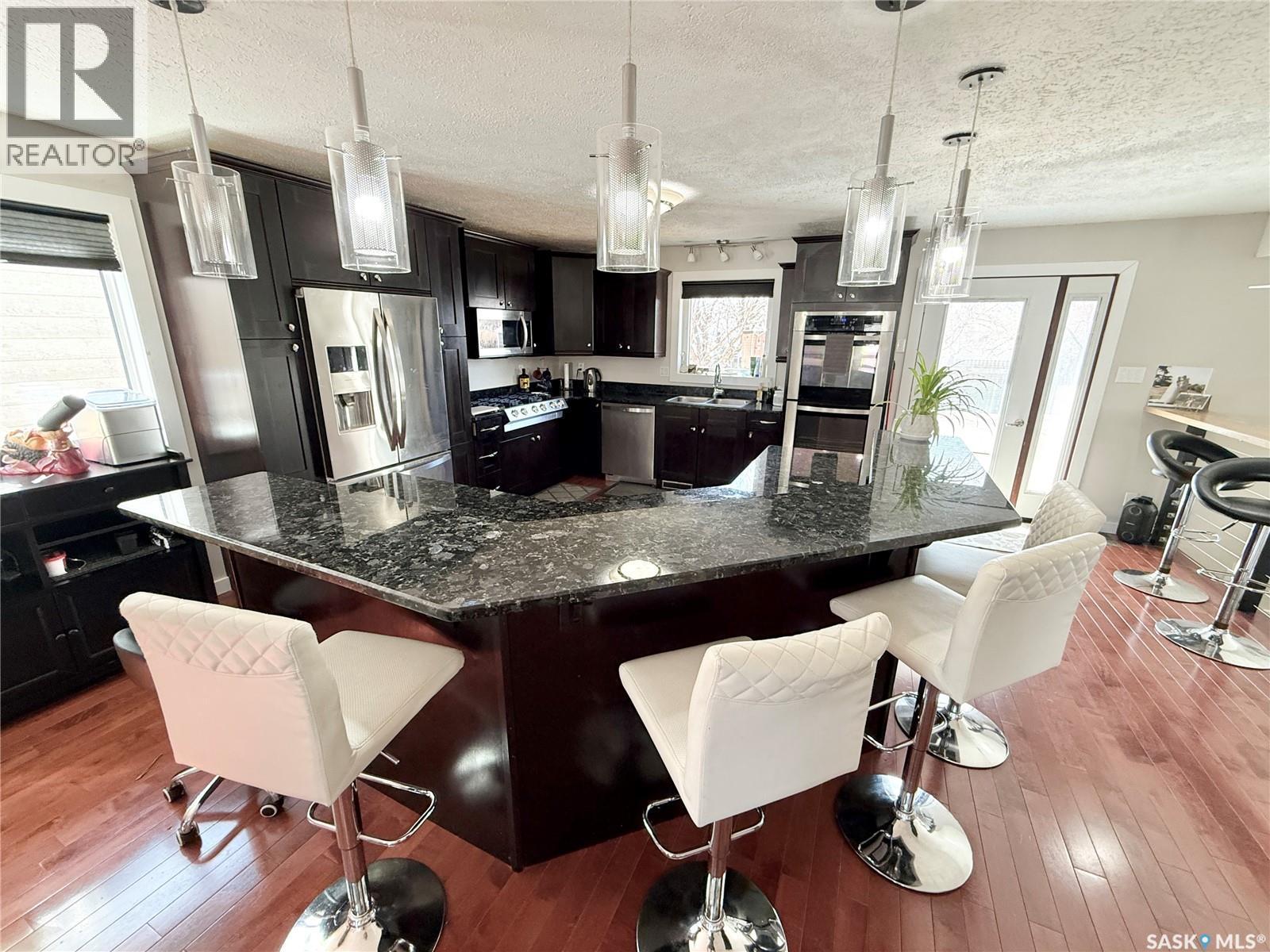 787 Brimacombe Drive, Weyburn, SK - Indoor Photo Showing Kitchen With Upgraded Kitchen