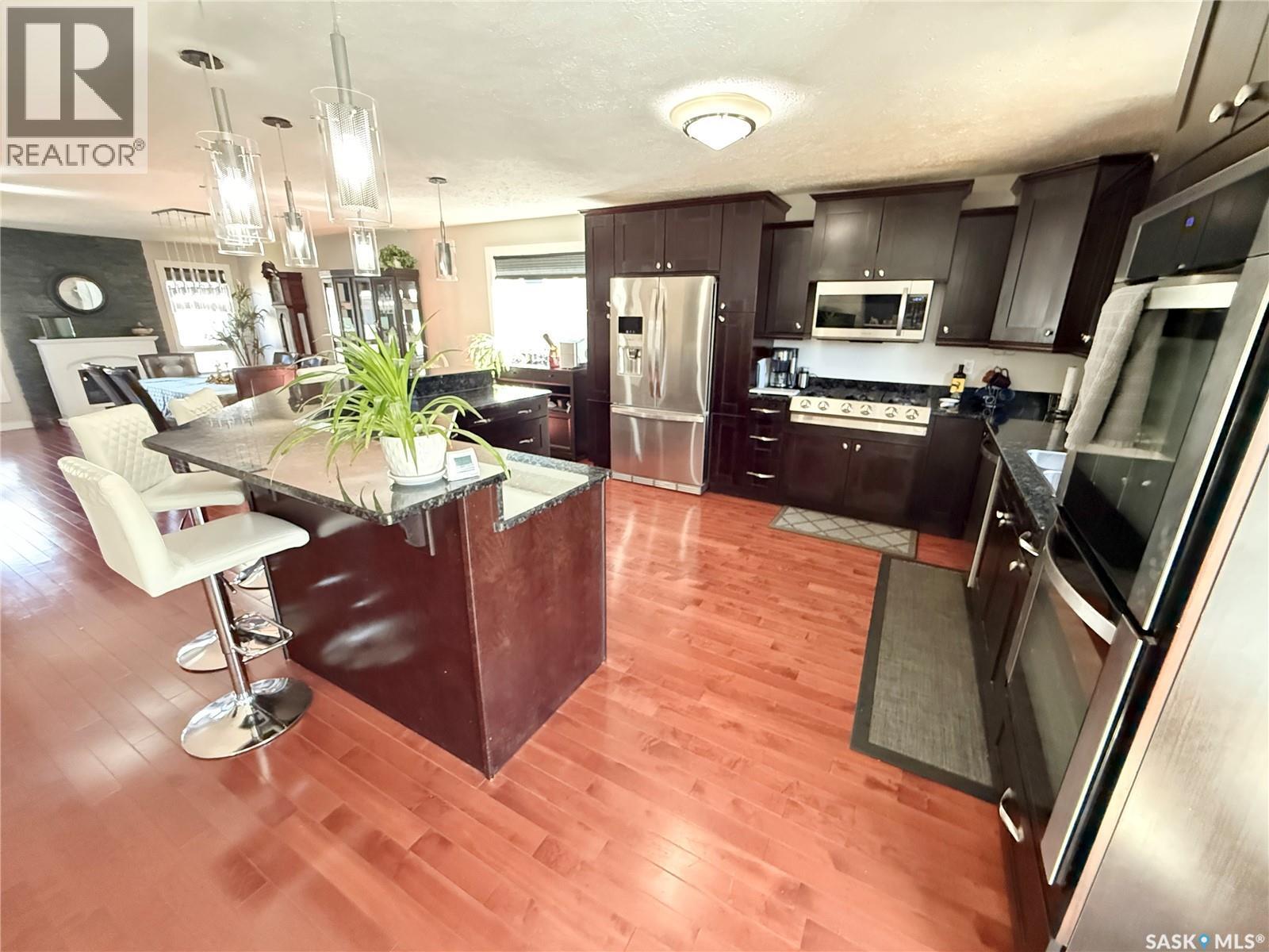 787 Brimacombe Drive, Weyburn, SK - Indoor Photo Showing Kitchen With Upgraded Kitchen