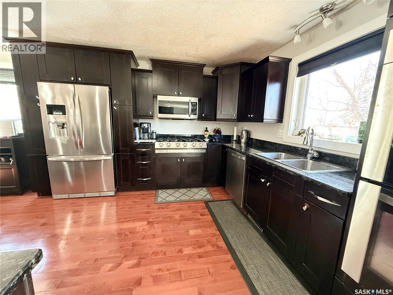 787 Brimacombe Drive, Weyburn, SK - Indoor Photo Showing Kitchen With Double Sink