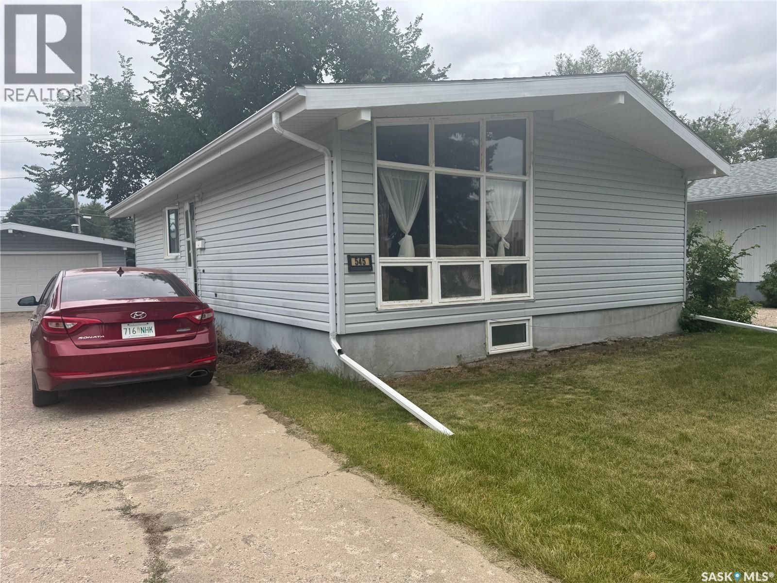 545 5Th Street N, Weyburn, SK - Outdoor With Exterior