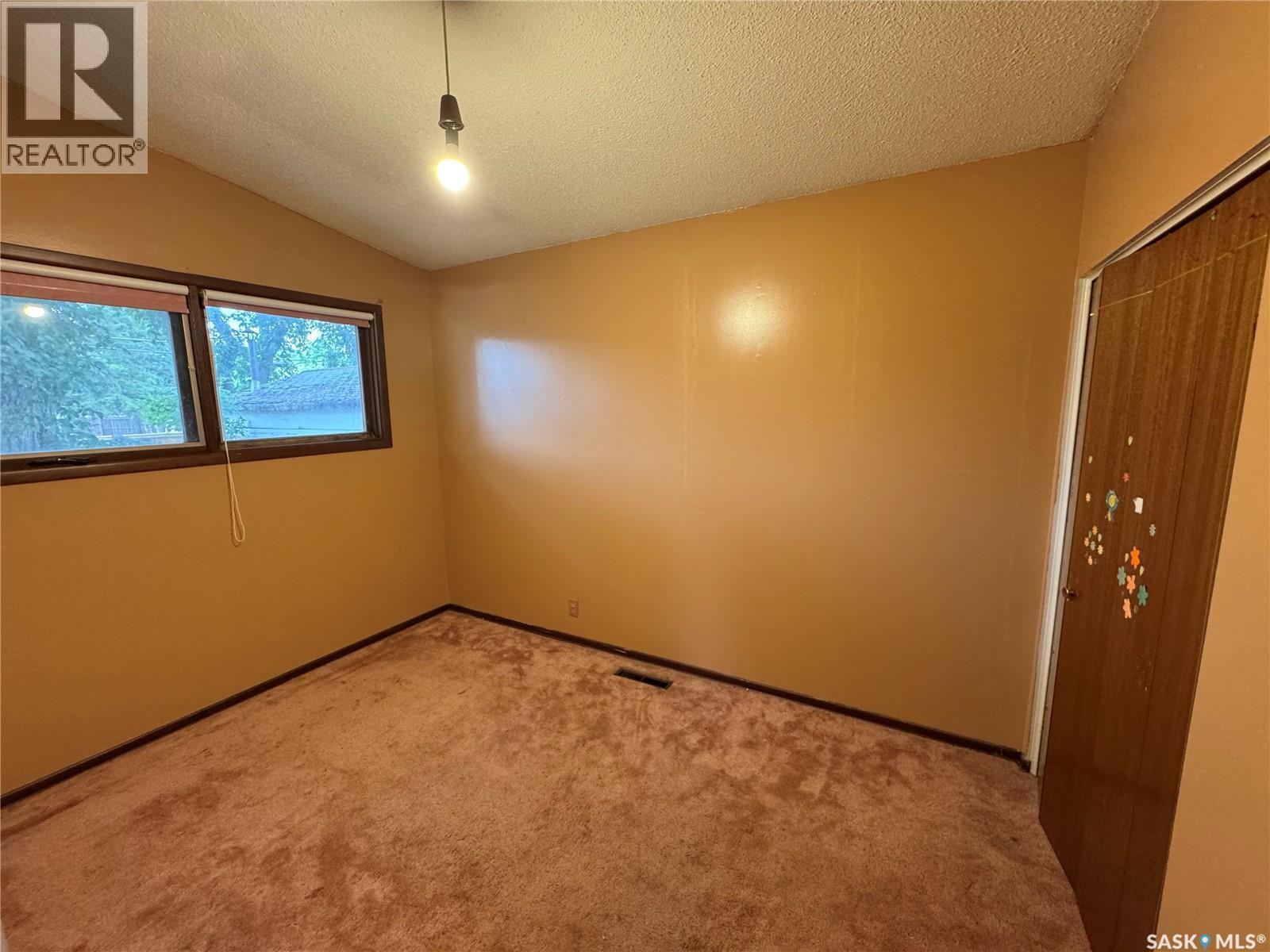 545 5Th Street N, Weyburn, SK - Indoor Photo Showing Other Room