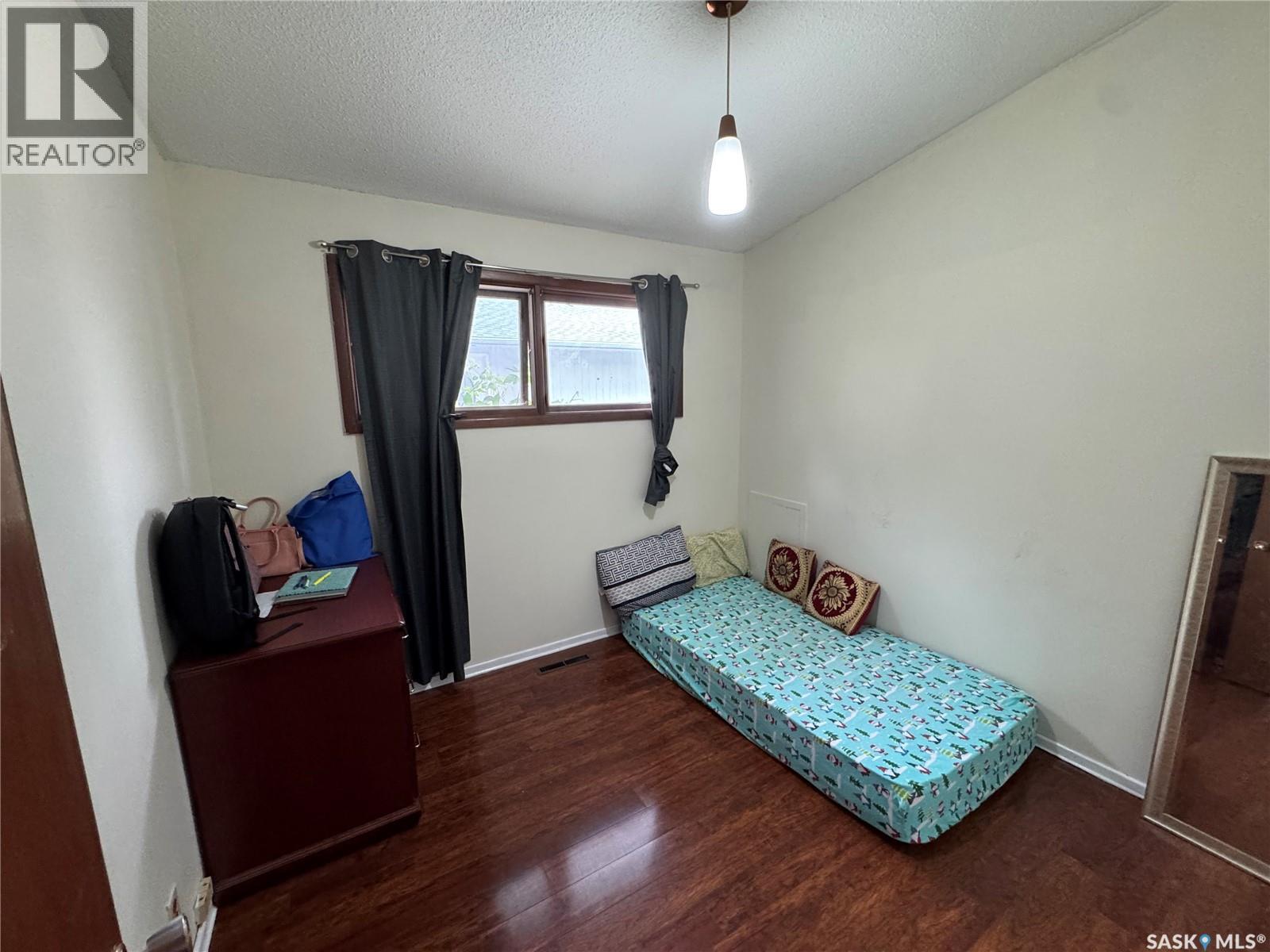 545 5Th Street N, Weyburn, SK - Indoor Photo Showing Bedroom