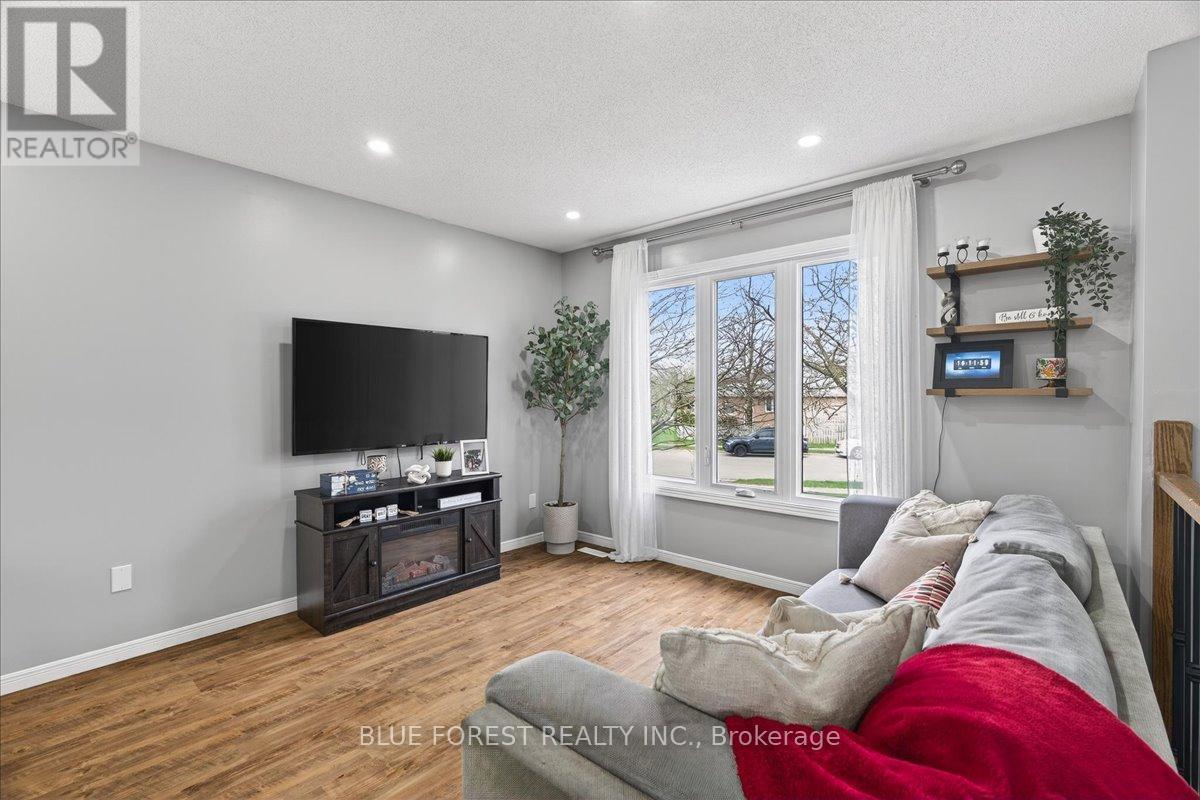 54 Stokes Road, St. Thomas, ON - Indoor Photo Showing Other Room