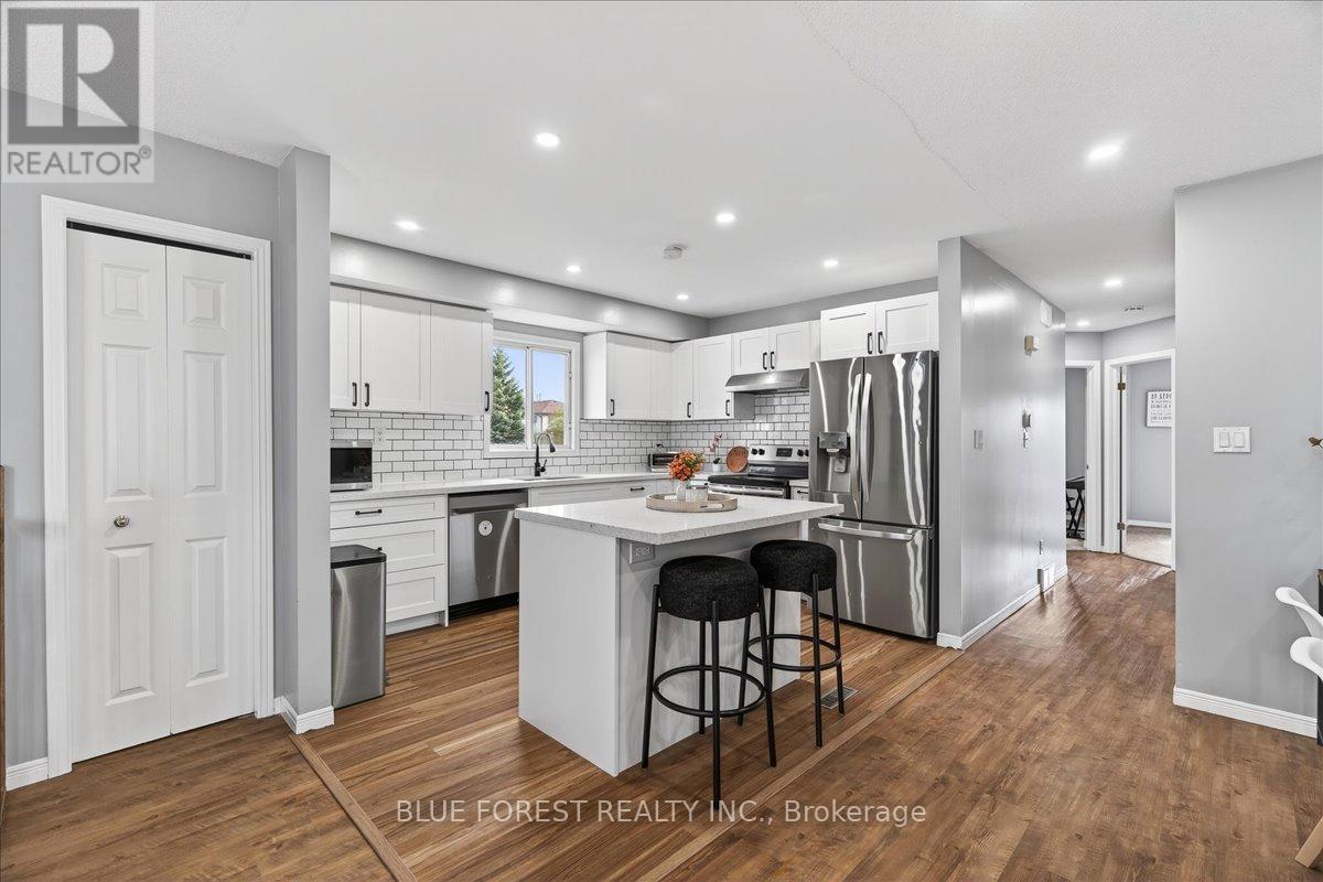 54 Stokes Road, St. Thomas, ON - Indoor Photo Showing Kitchen With Stainless Steel Kitchen With Upgraded Kitchen