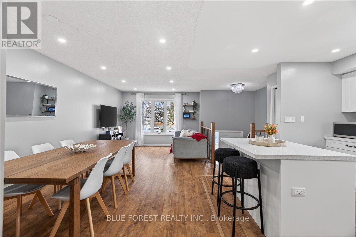 54 Stokes Road, St. Thomas, ON - Indoor Photo Showing Dining Room
