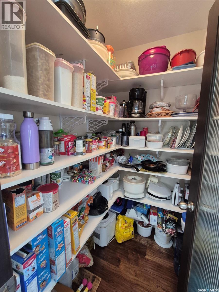 816 Battleford Trail, Swift Current, SK - Indoor With Storage