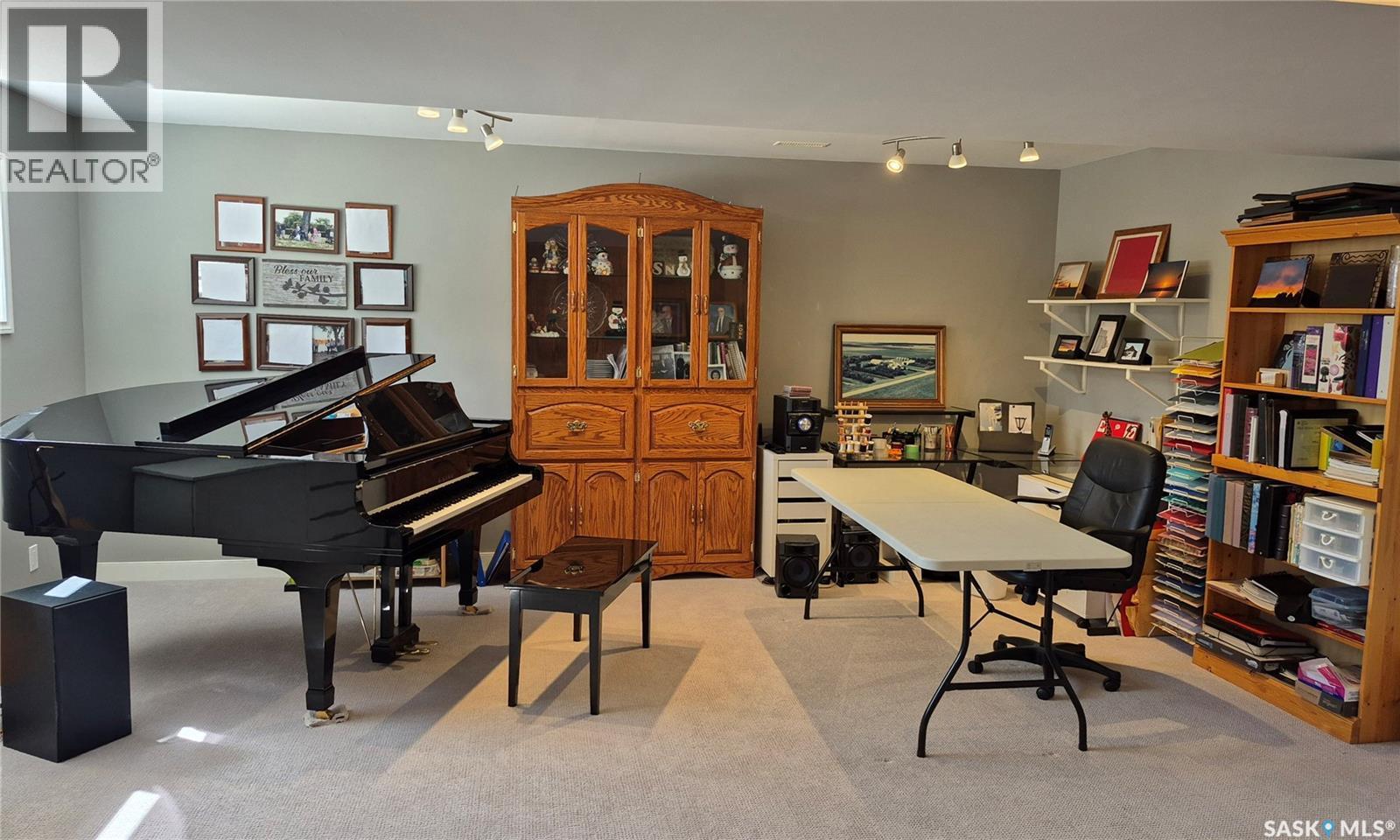816 Battleford Trail, Swift Current, SK - Indoor Photo Showing Office