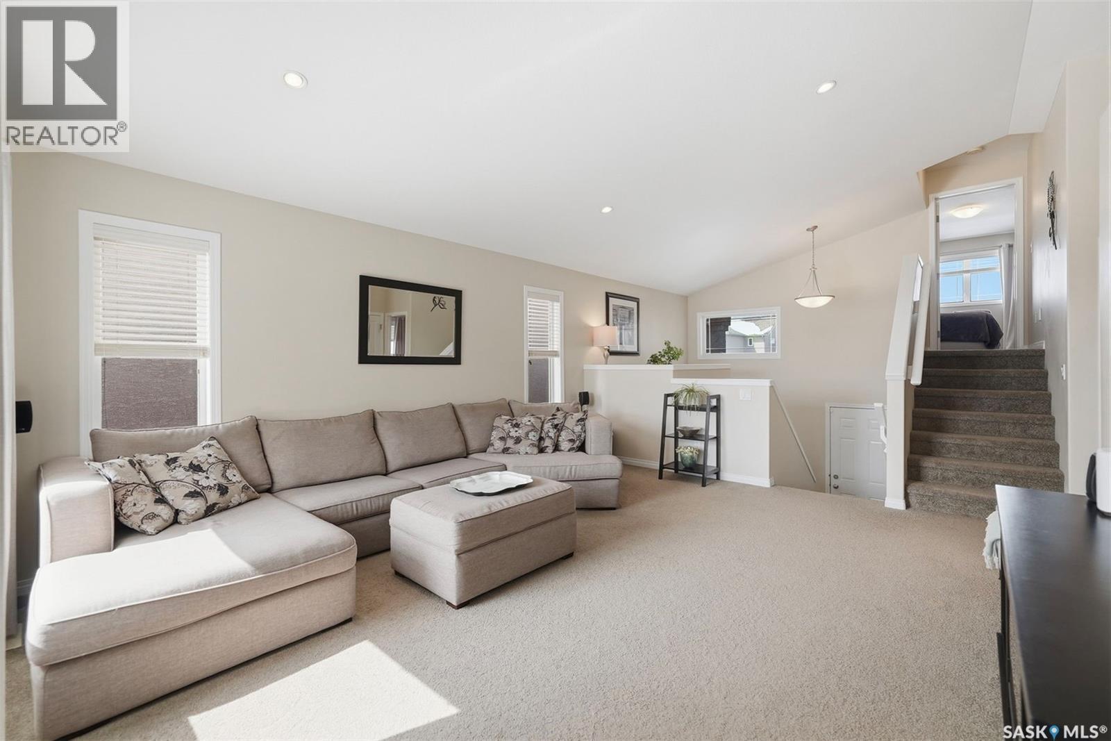 1218 Rempel Crescent, Saskatoon, SK - Indoor Photo Showing Living Room