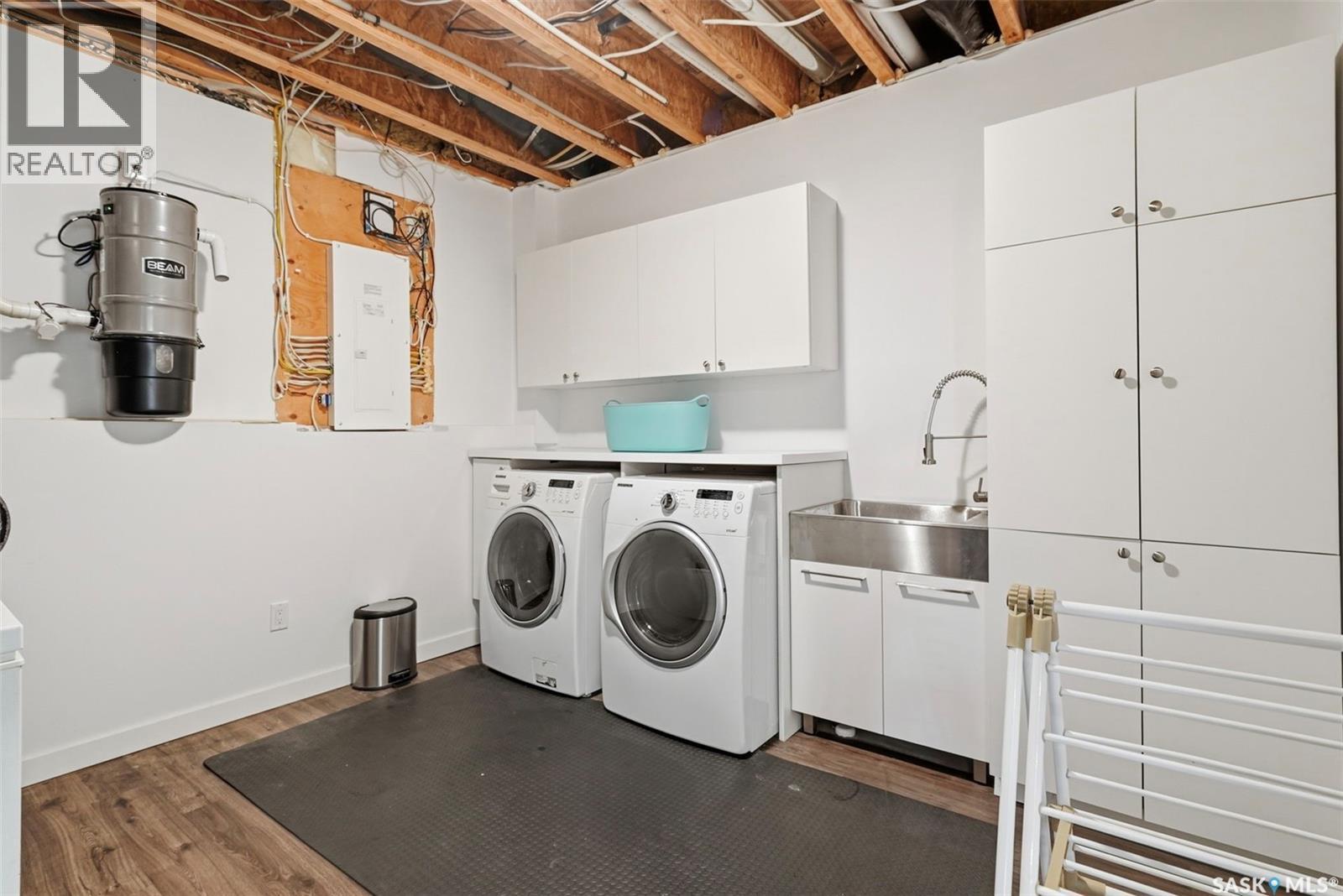 1218 Rempel Crescent, Saskatoon, SK - Indoor Photo Showing Laundry Room