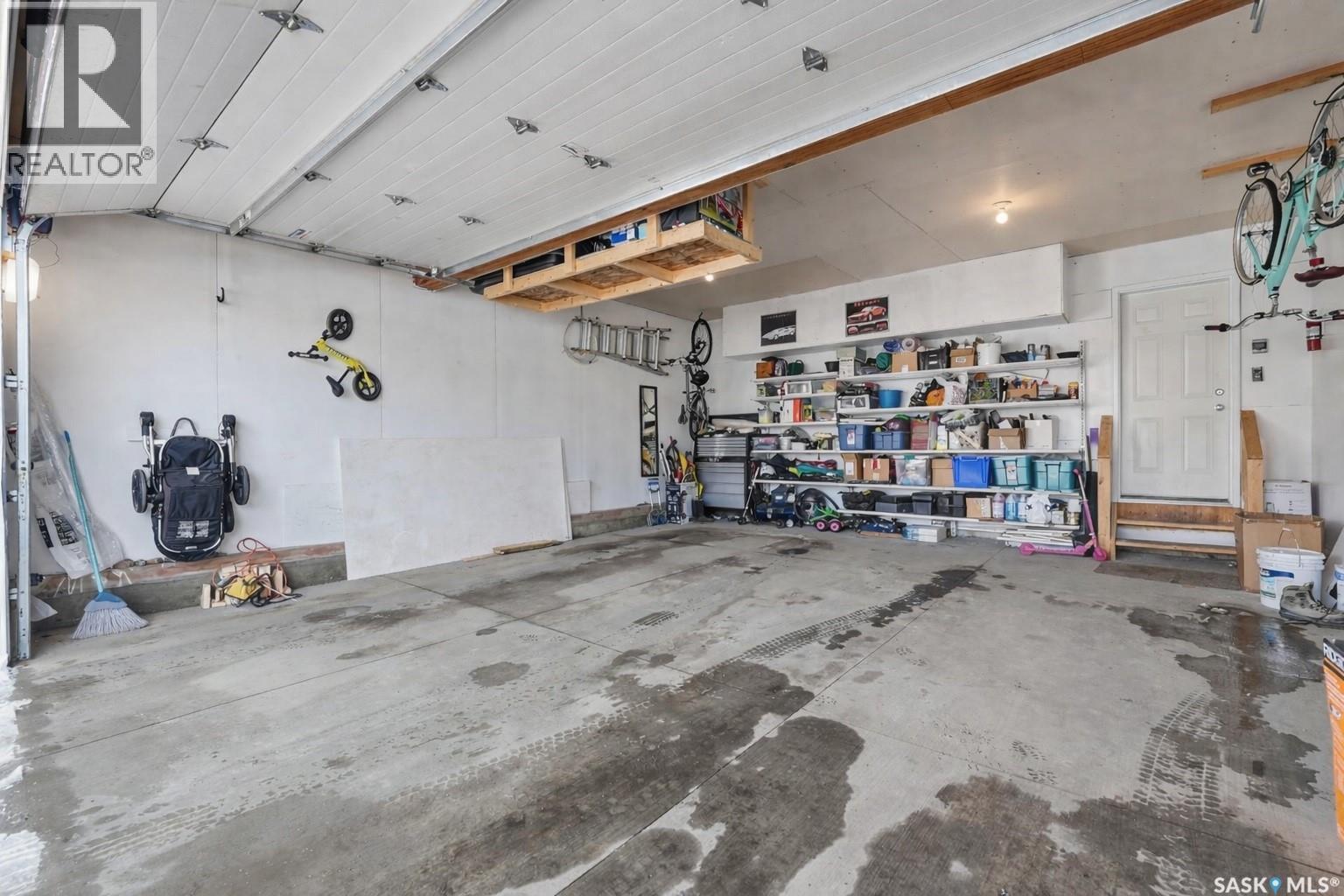 1218 Rempel Crescent, Saskatoon, SK - Indoor Photo Showing Garage